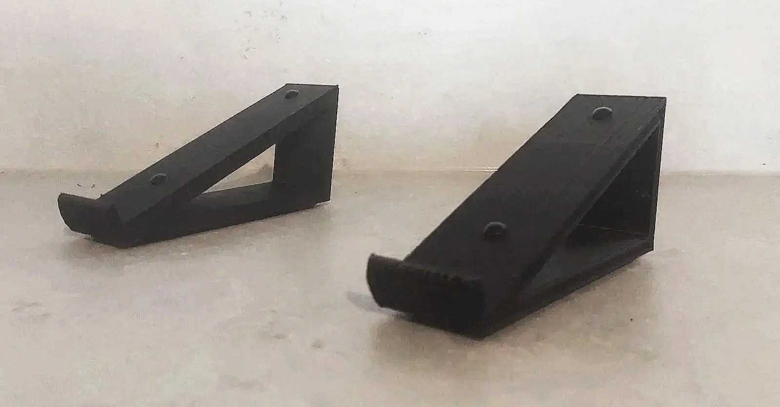 Image ALT Text Desktop wedge stand for Donner Bass Synth Sequencer and compact electronic music gear