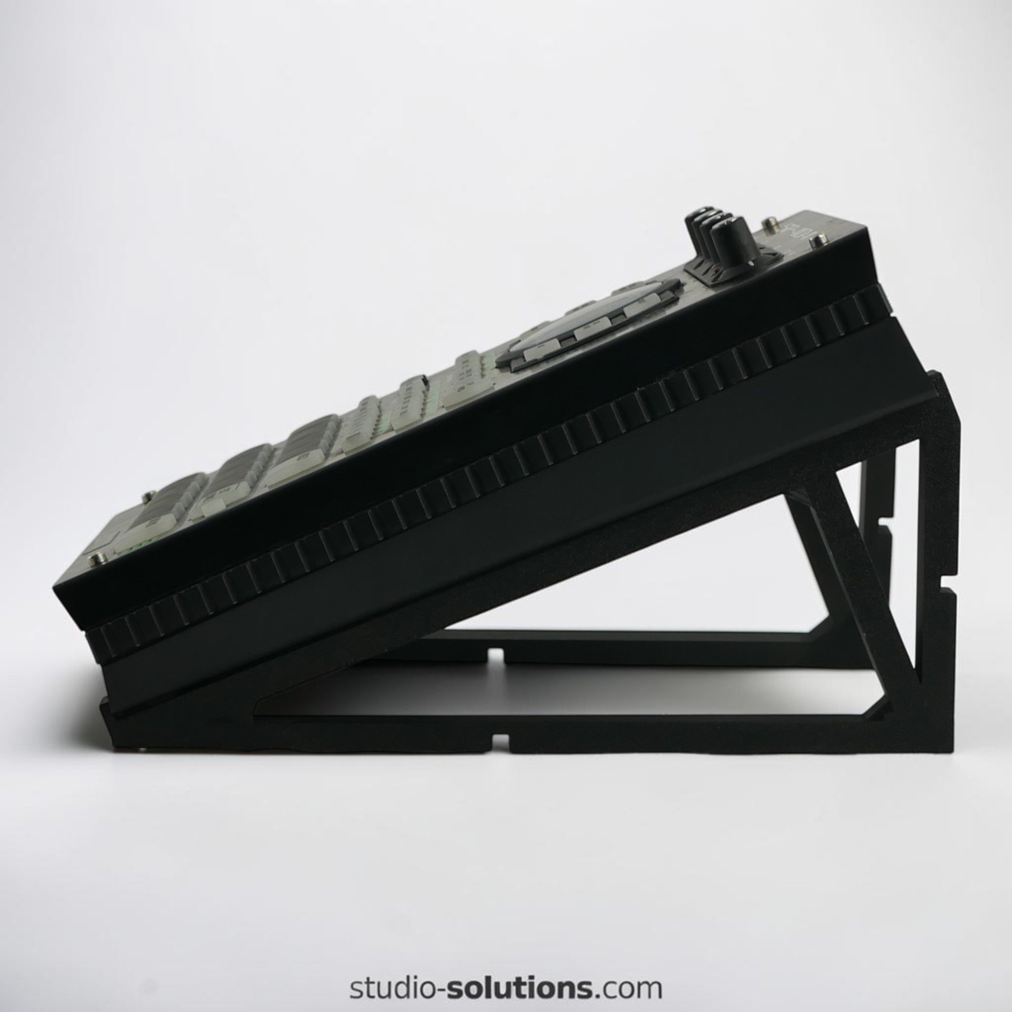 roland-sp-404-mkii-22-degree-sampler-stand-installed-sampler-right-side-view-studio-solutions.jpg
