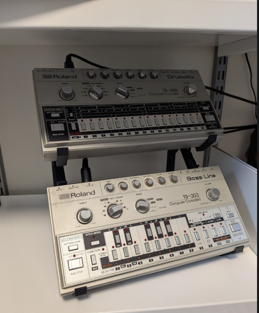 Roland TB-303 and TR-606 Two-Tier Desktop Stand