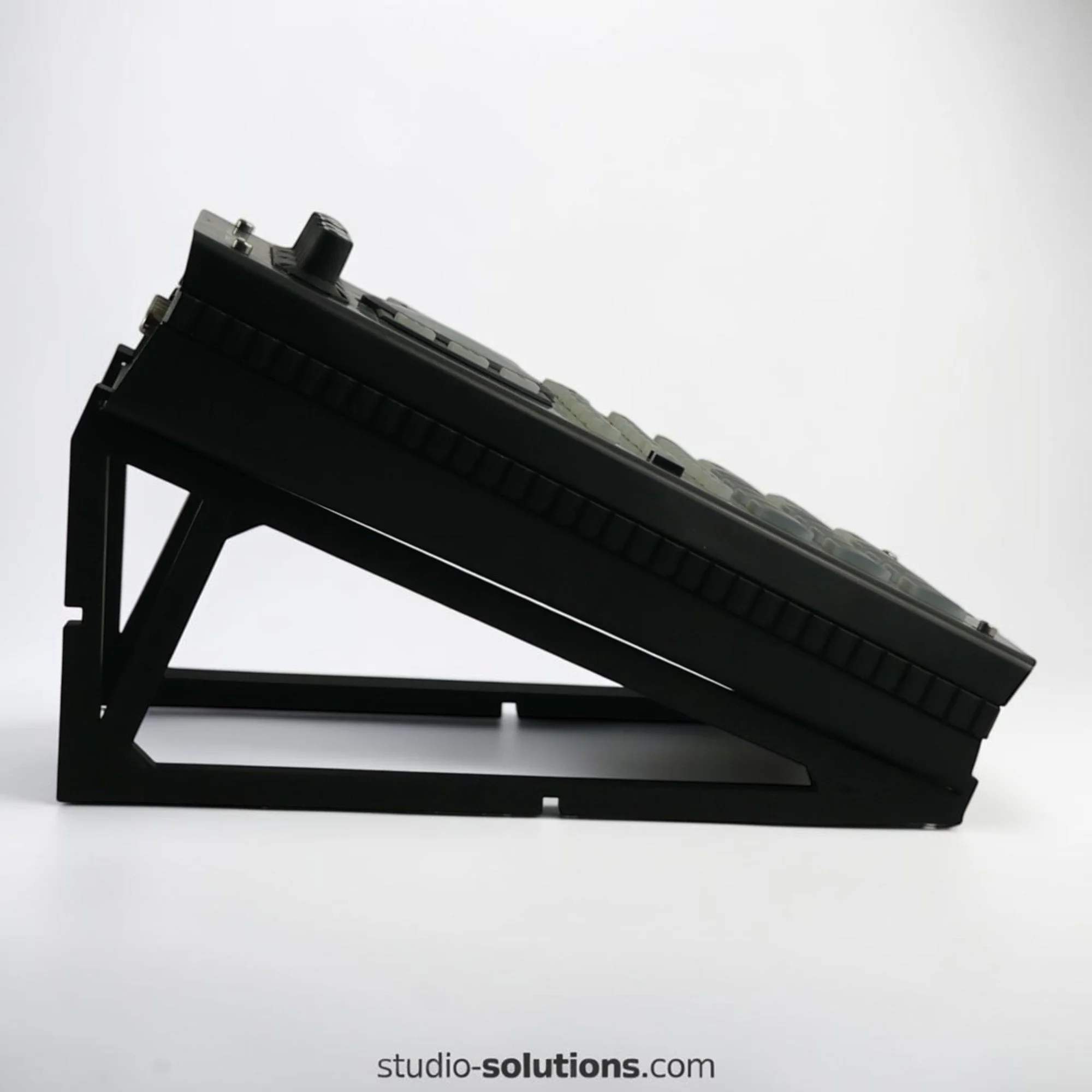 roland-sp-404-mkii-22-degree-sampler-stand-installed-sampler-left-side-view-studio-solutions.jpg