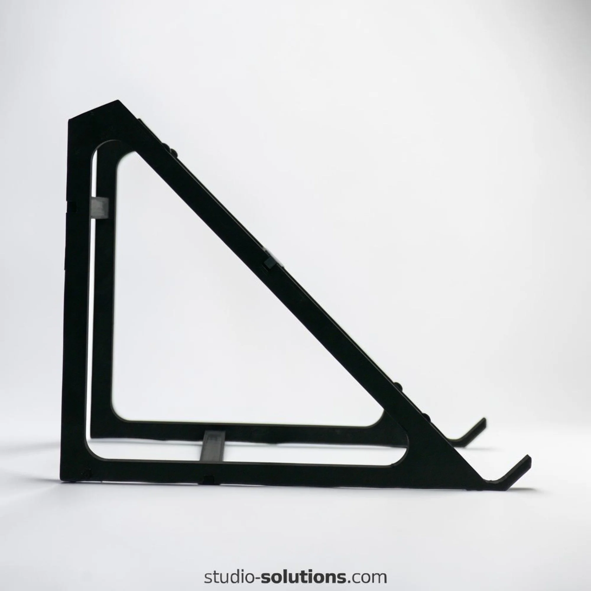 large-desktop-synth-stand-45-degree-for-drum-machines-grooveboxes-and-controllers (1).jpg