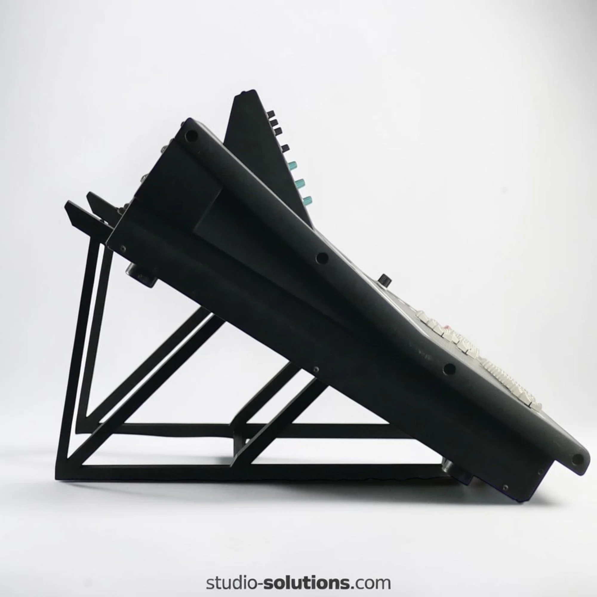 yamaha-ls9-desktop-mixer-stand-studio-solutions-retention-lip-close-up.jpg