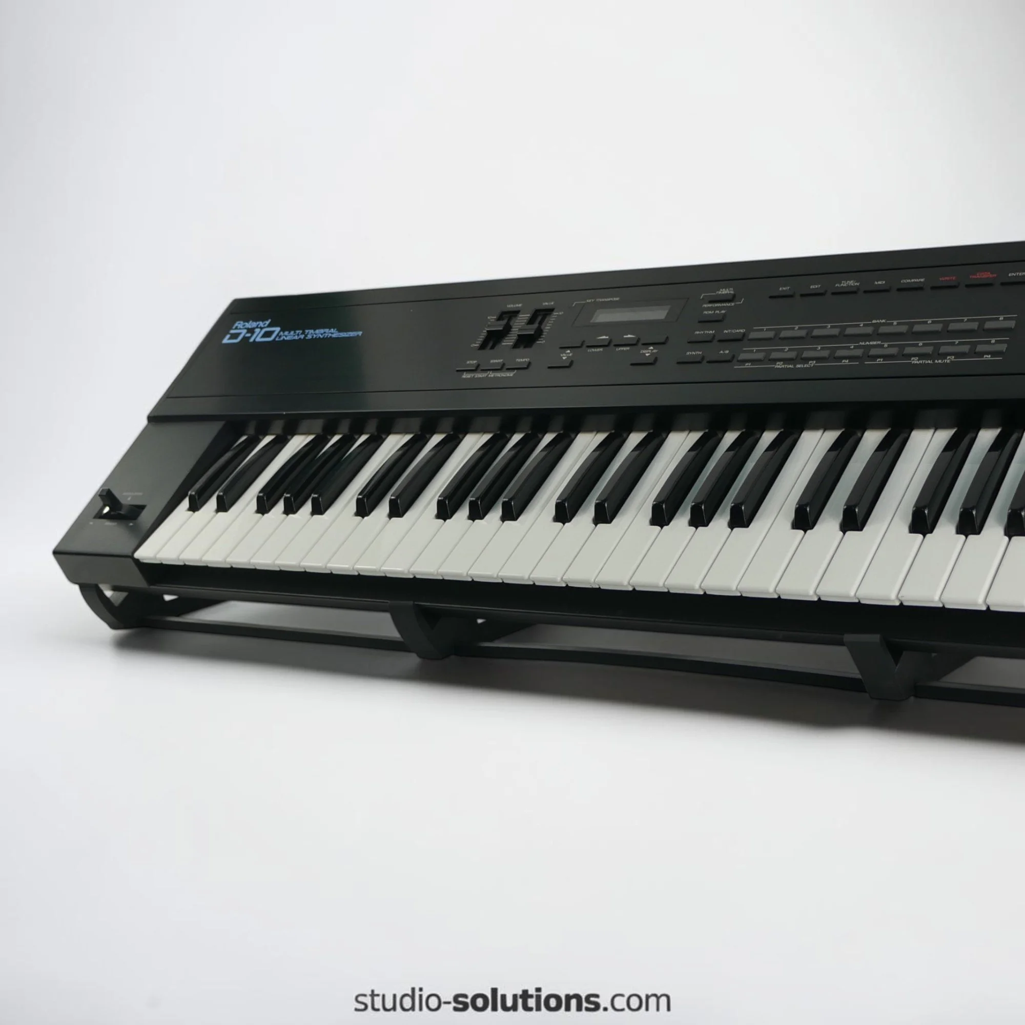 roland-d10-30-degree-studio-synth-stand-studio-solutions.jpg