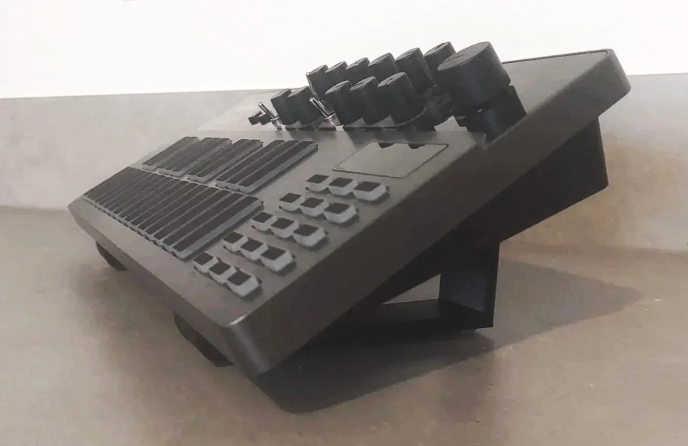 Image ALT Text Desktop wedge stand for Donner Bass Synth Sequencer and compact electronic music gear