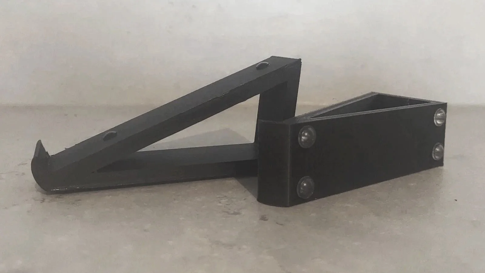 Image ALT Text Desktop wedge stand for Donner Bass Synth Sequencer and compact electronic music gear