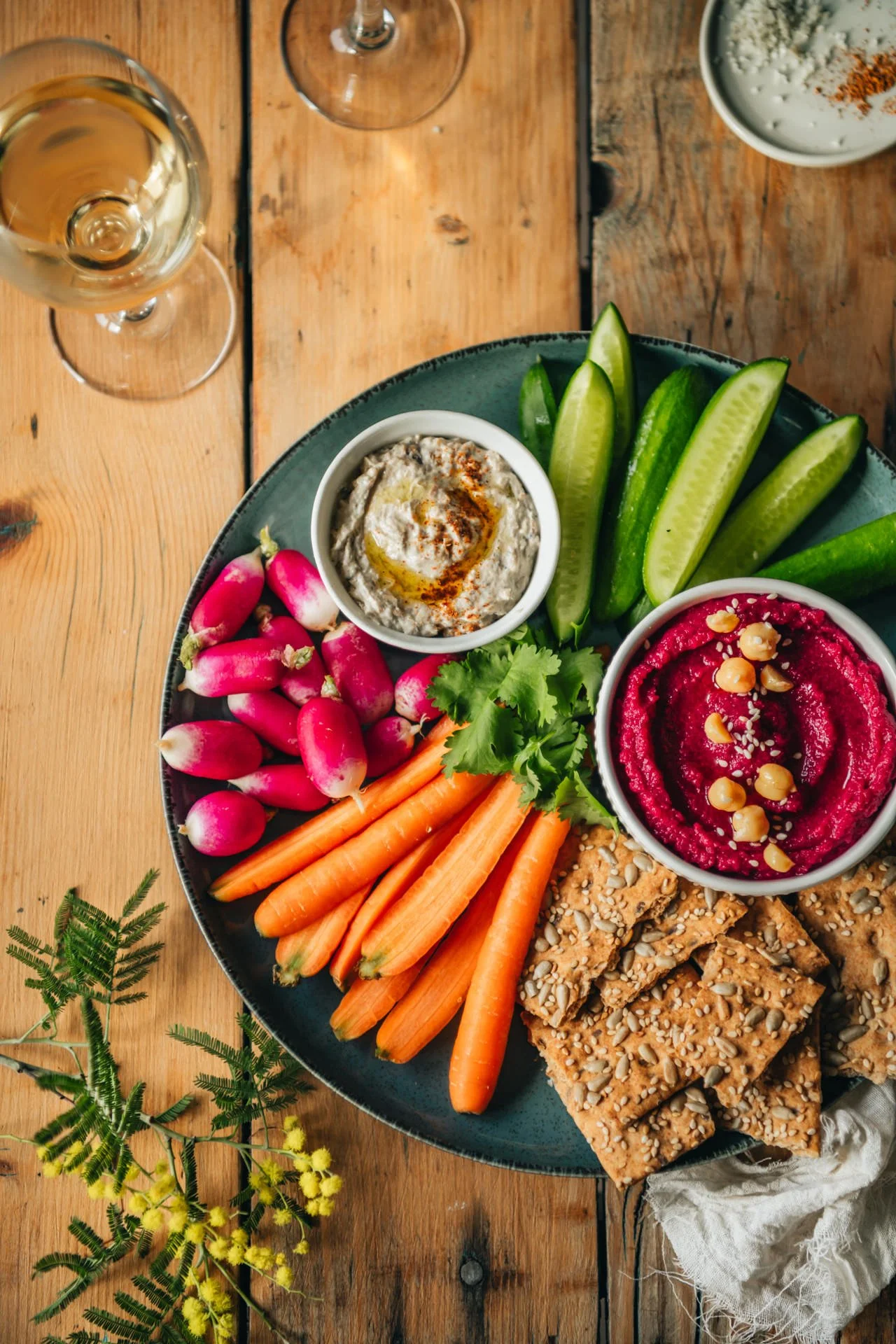 Houmous à la betterave et trempette à la sardines