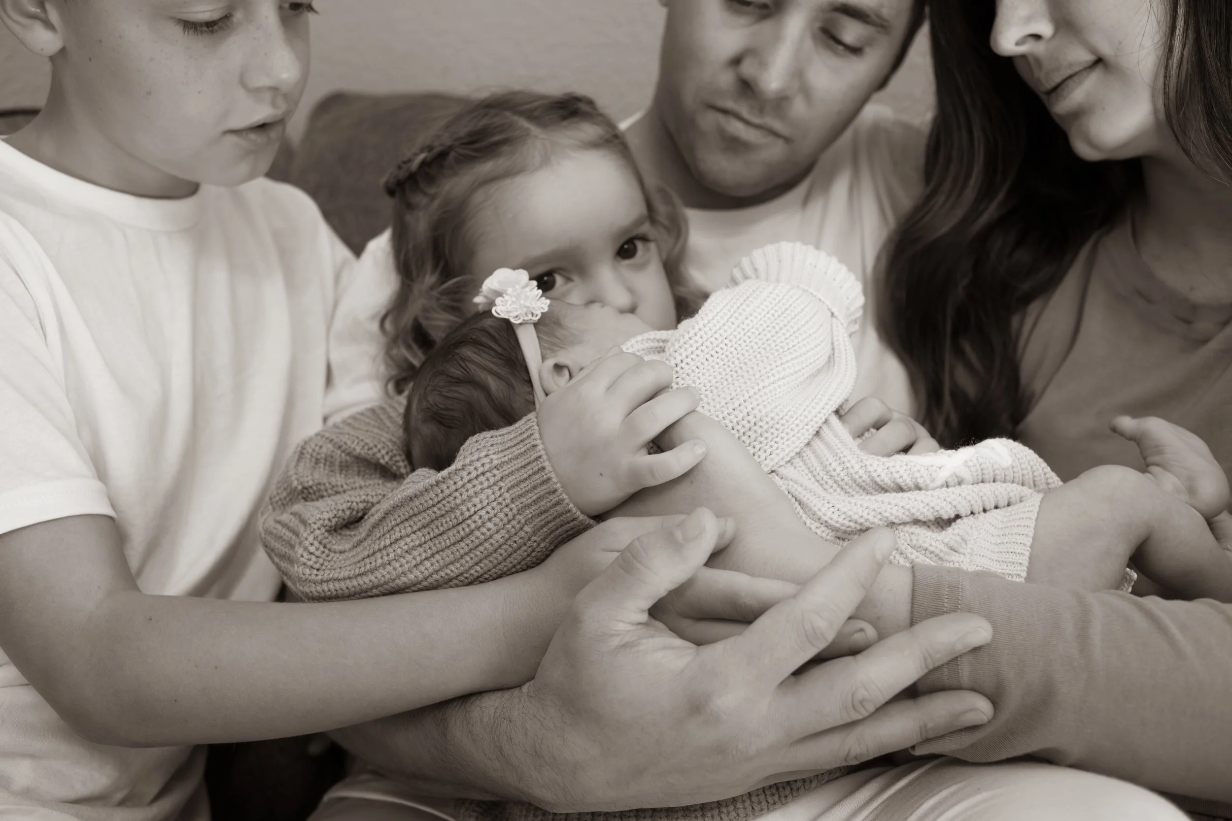 lifestyle newborn photographer in roseville ca.jpg