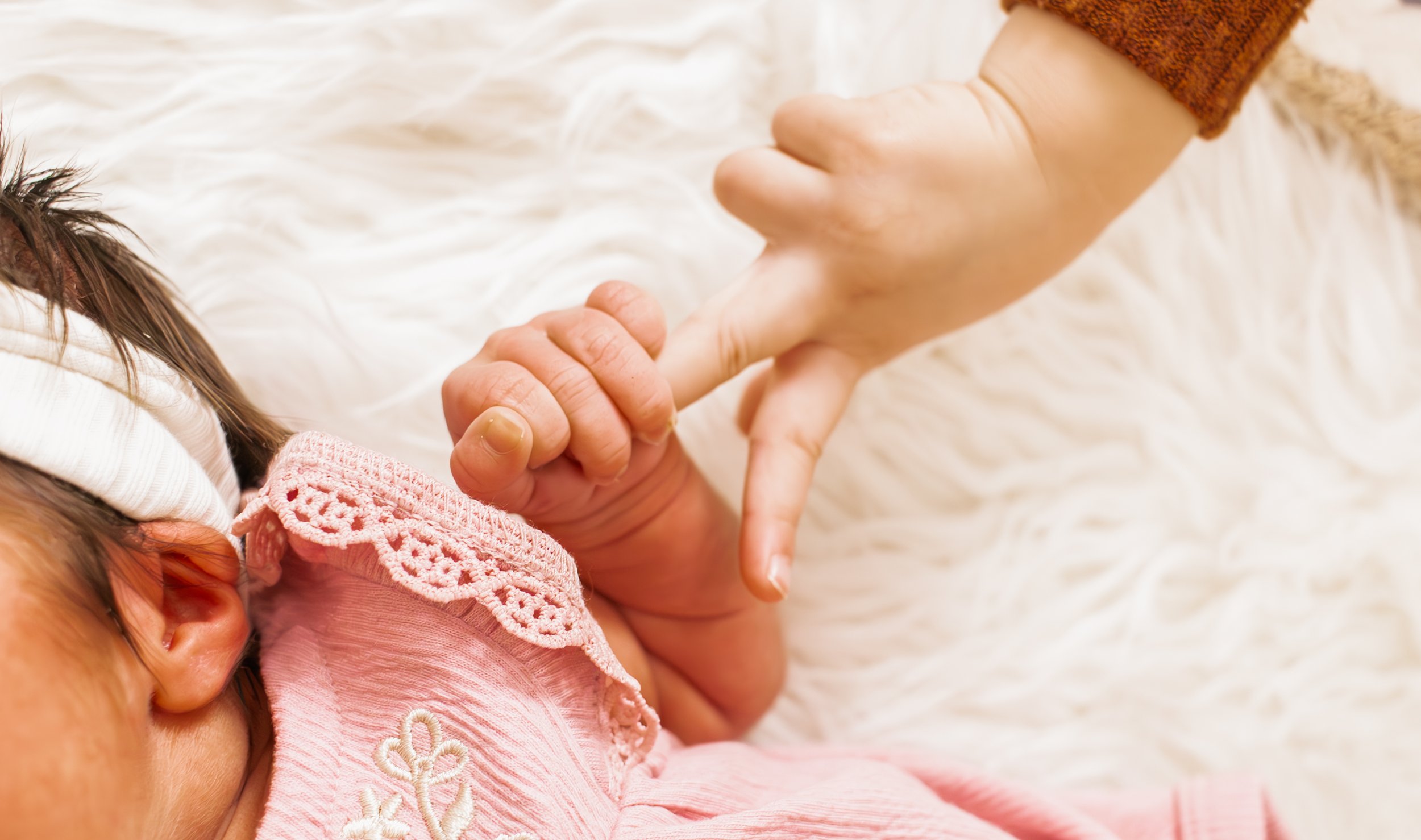 lifestyle newborn photography Folsom CA.jpg