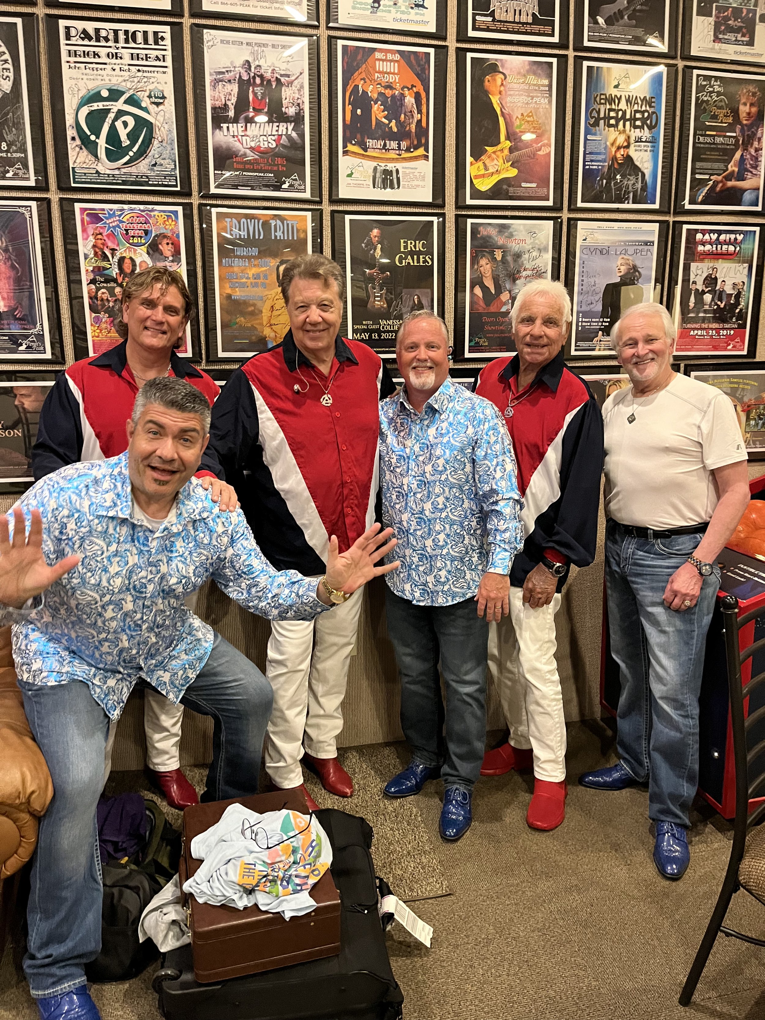 Smiles all around with The Vogues backstage!