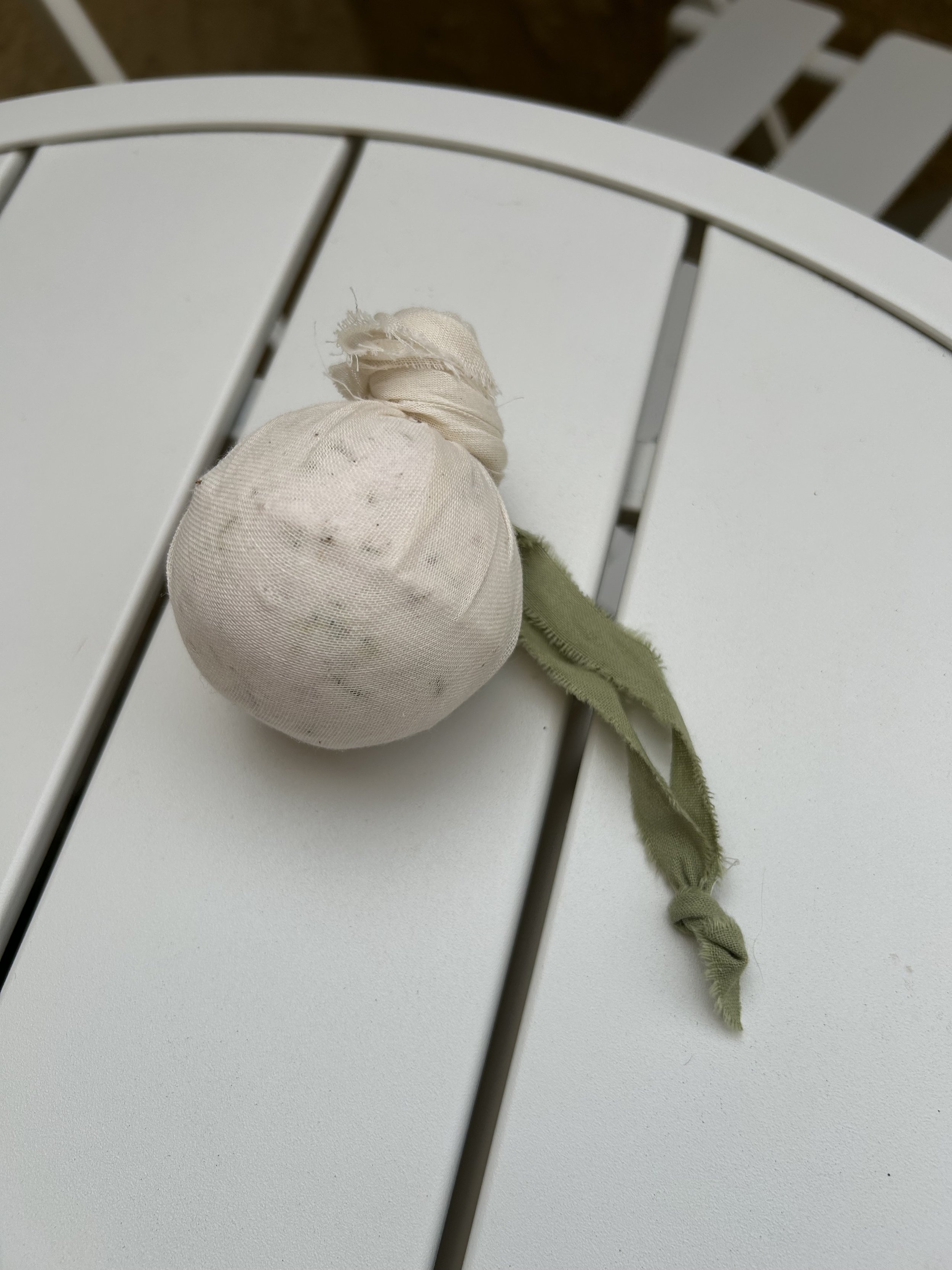 Vibrant Renewal Bath Bomb