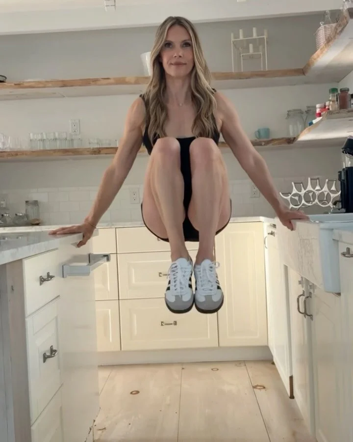 Save this for next time you want a kitchen counter core burn!

I love to get a little core work while the coffee brews. 

How are you starting your day off strong?! Check out my App for a 7 day free trial for workouts you can do anywhere and anytime!