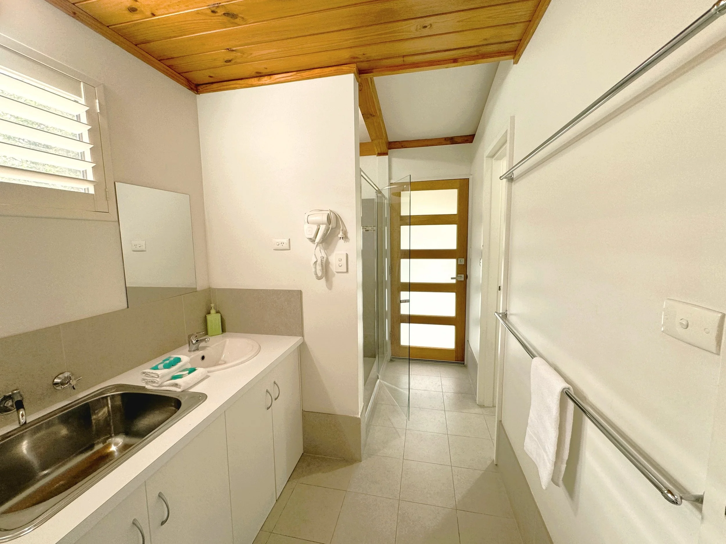 Chalet 6 bathroom.jpeg