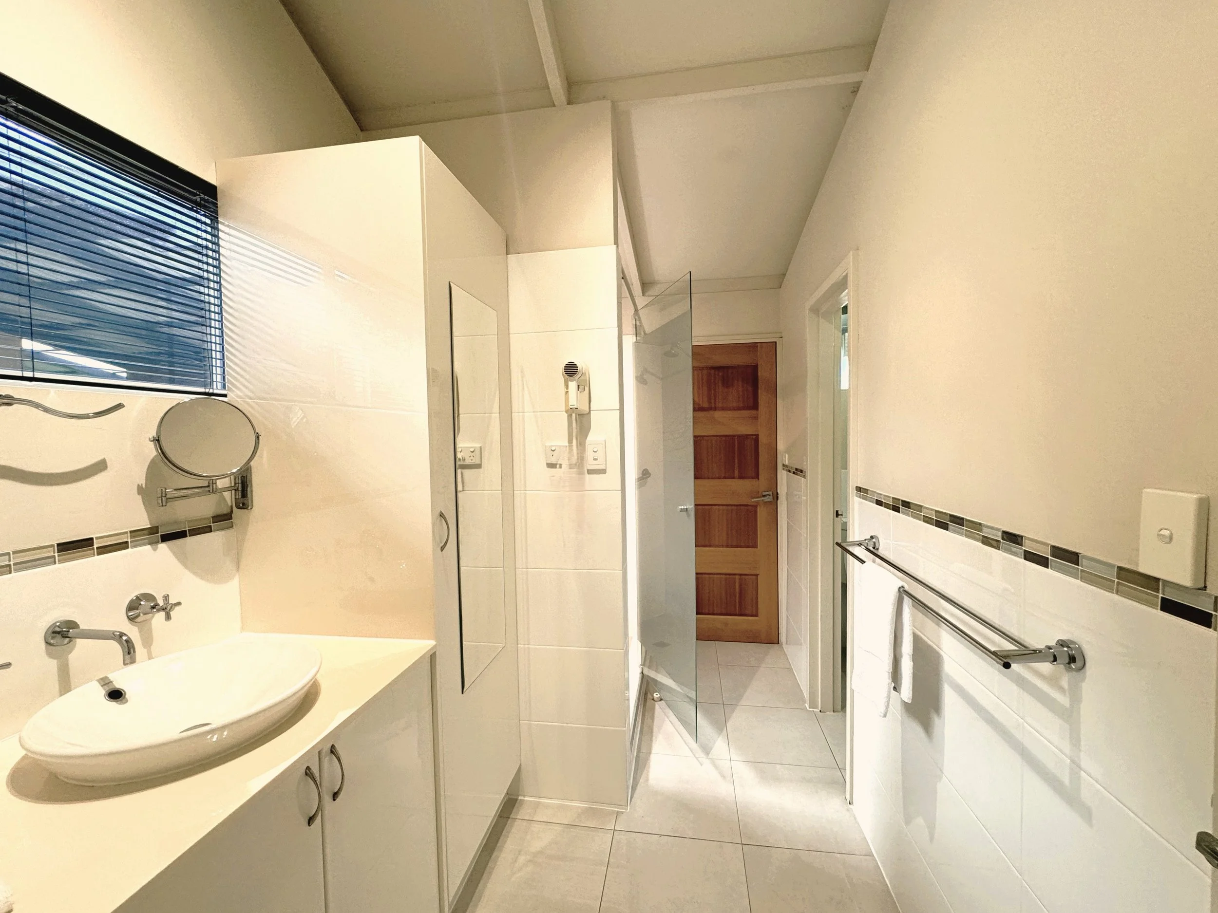 cottage 5 Bathroom.jpeg