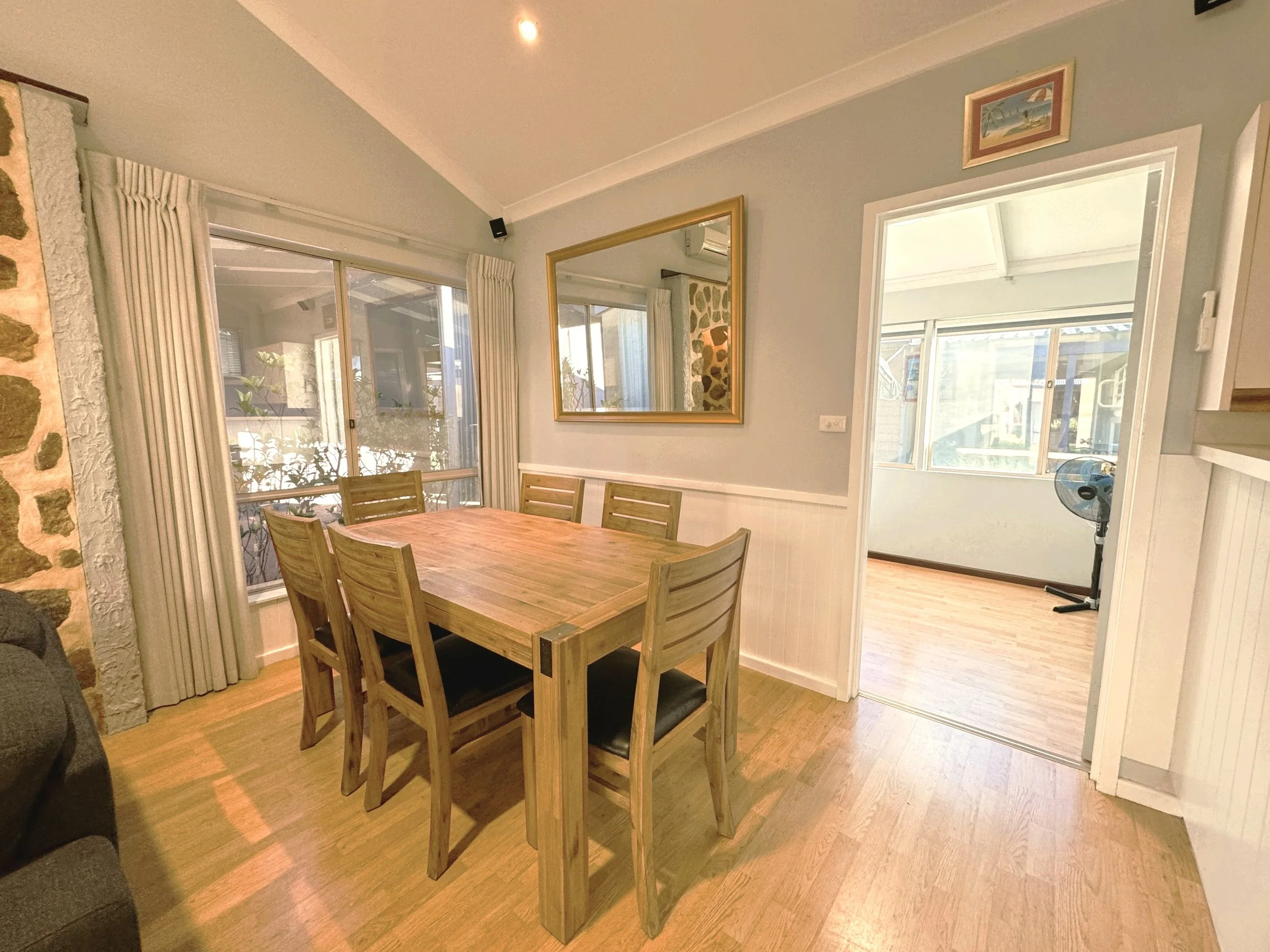 cottage 10 Dinning.jpeg