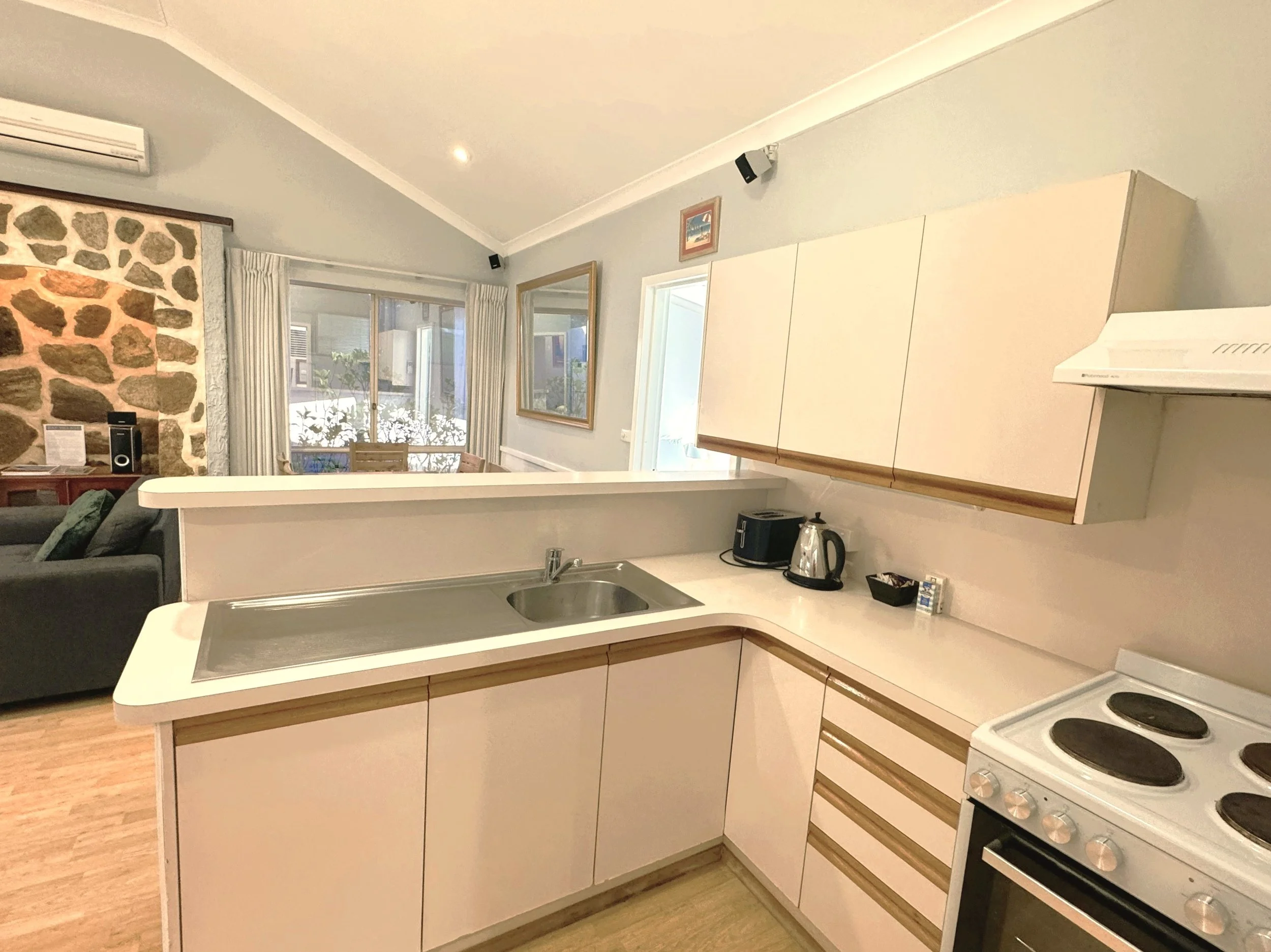 cottage 10 kitchen 2.jpeg