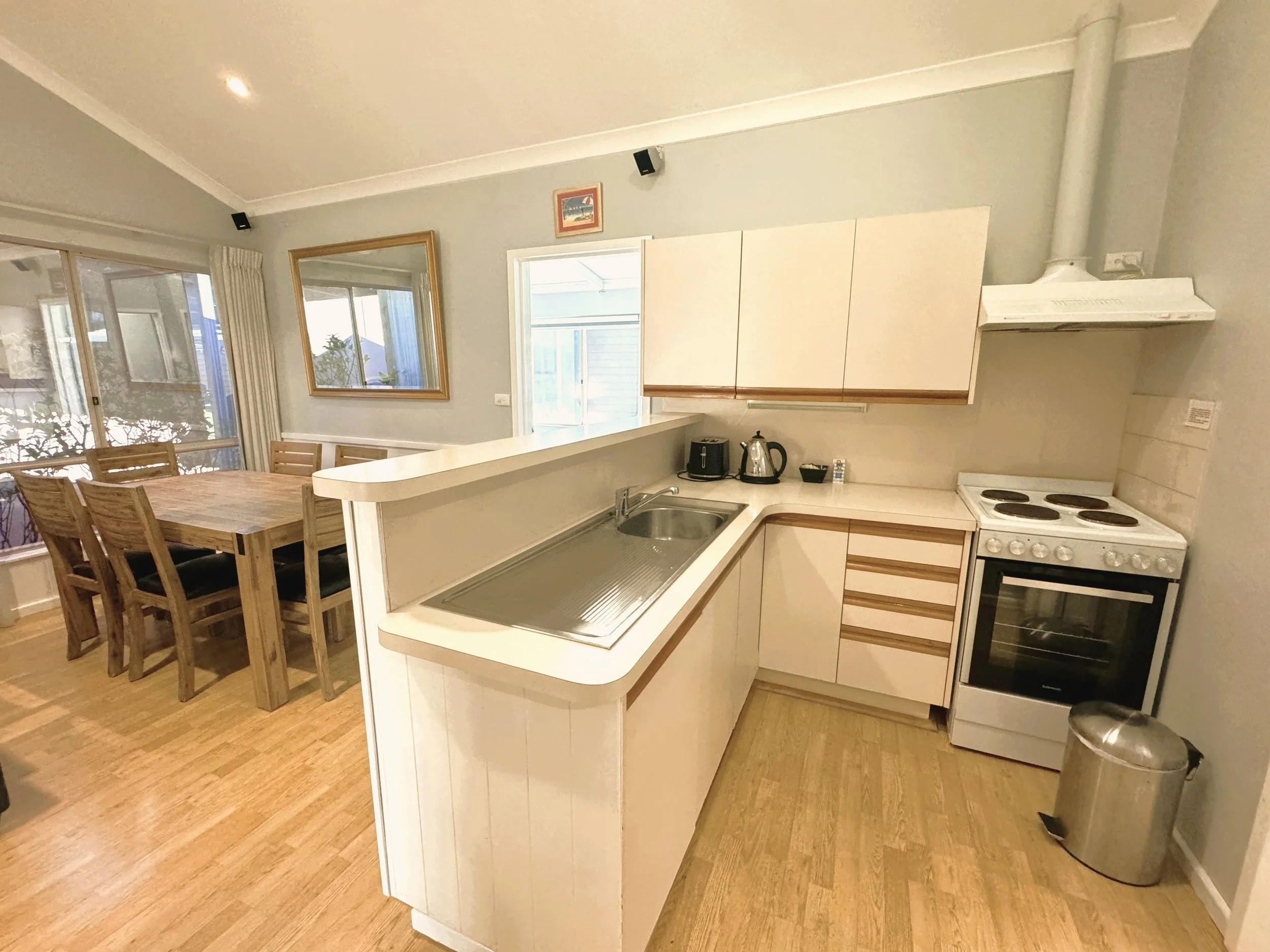 cottage 10 kitchen.jpeg