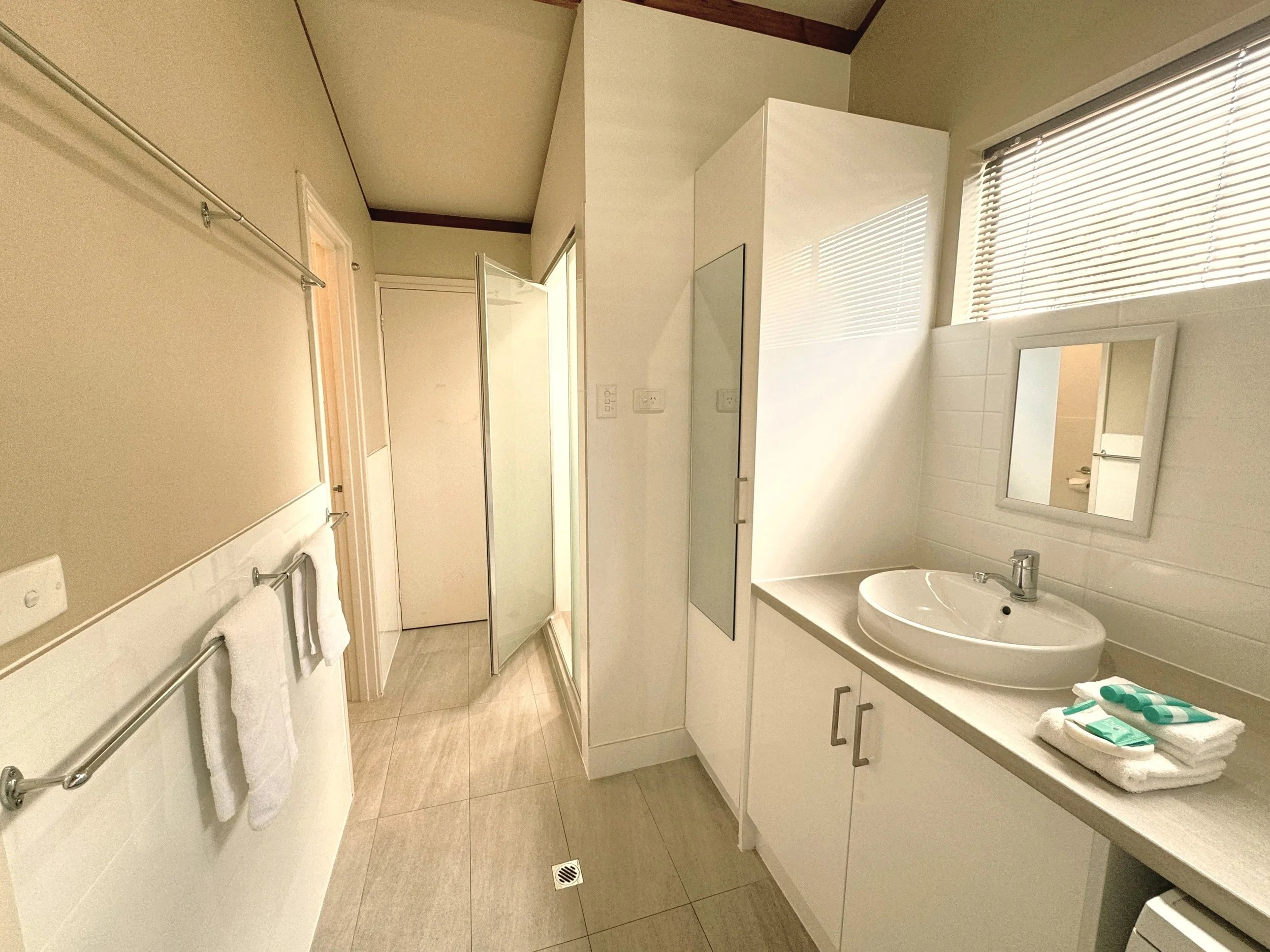 Cottage 15 Bathroom.jpeg