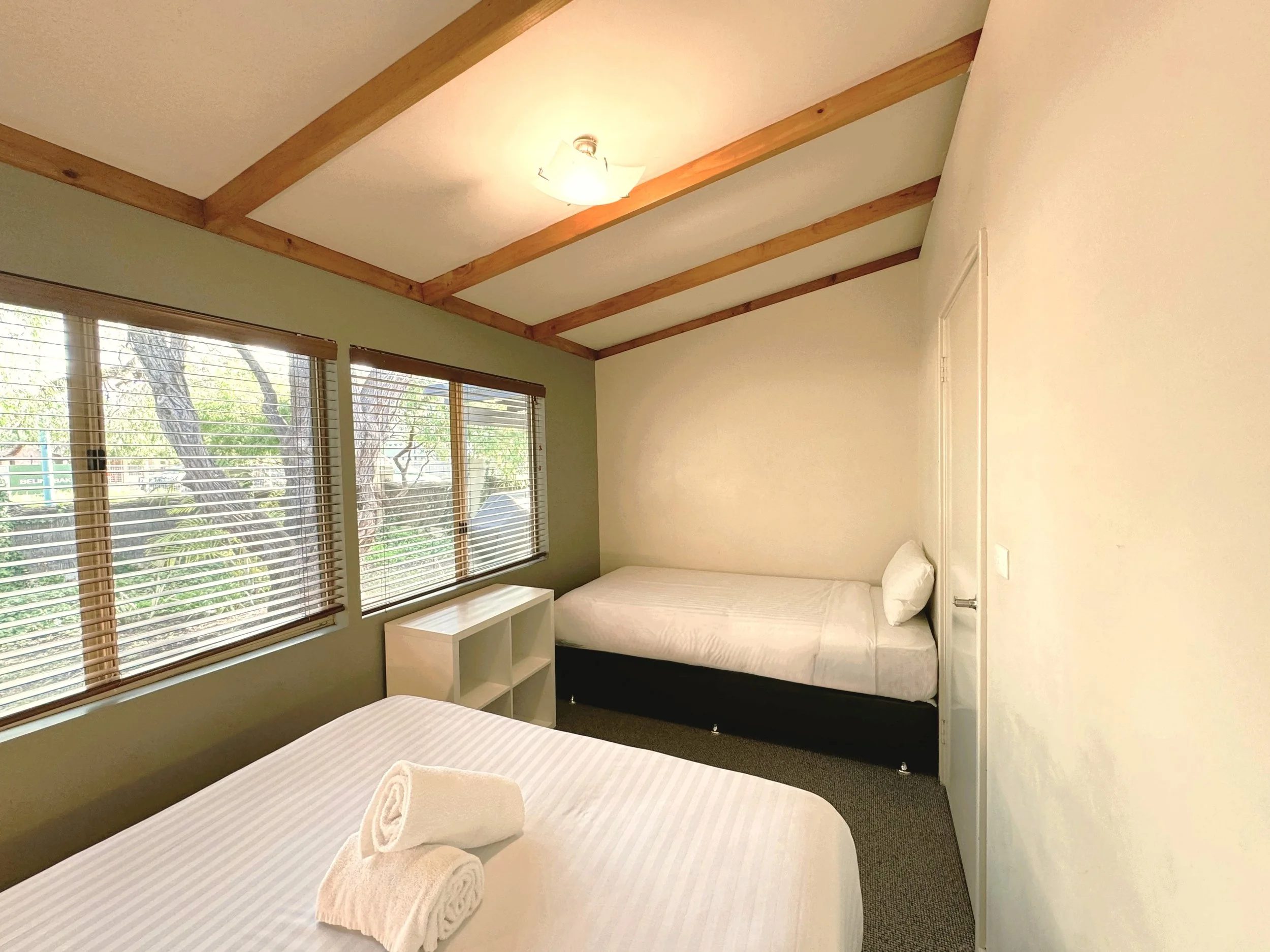 Cottage 15 single bed.jpeg