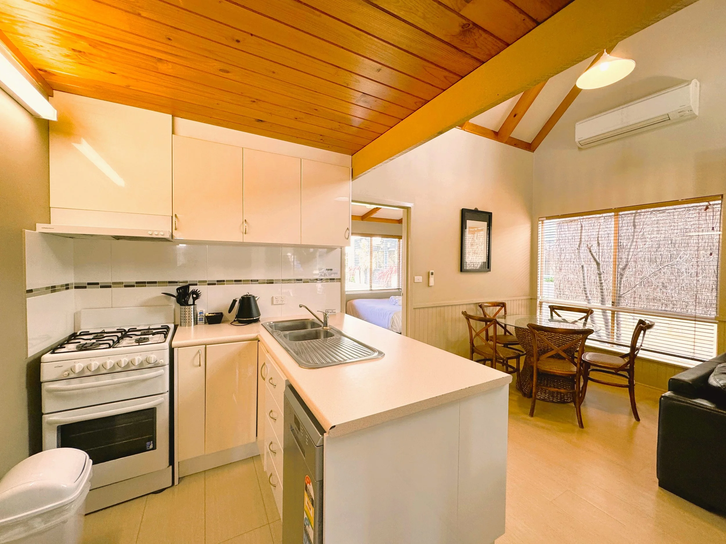 Chalet 1 kitchen.jpeg