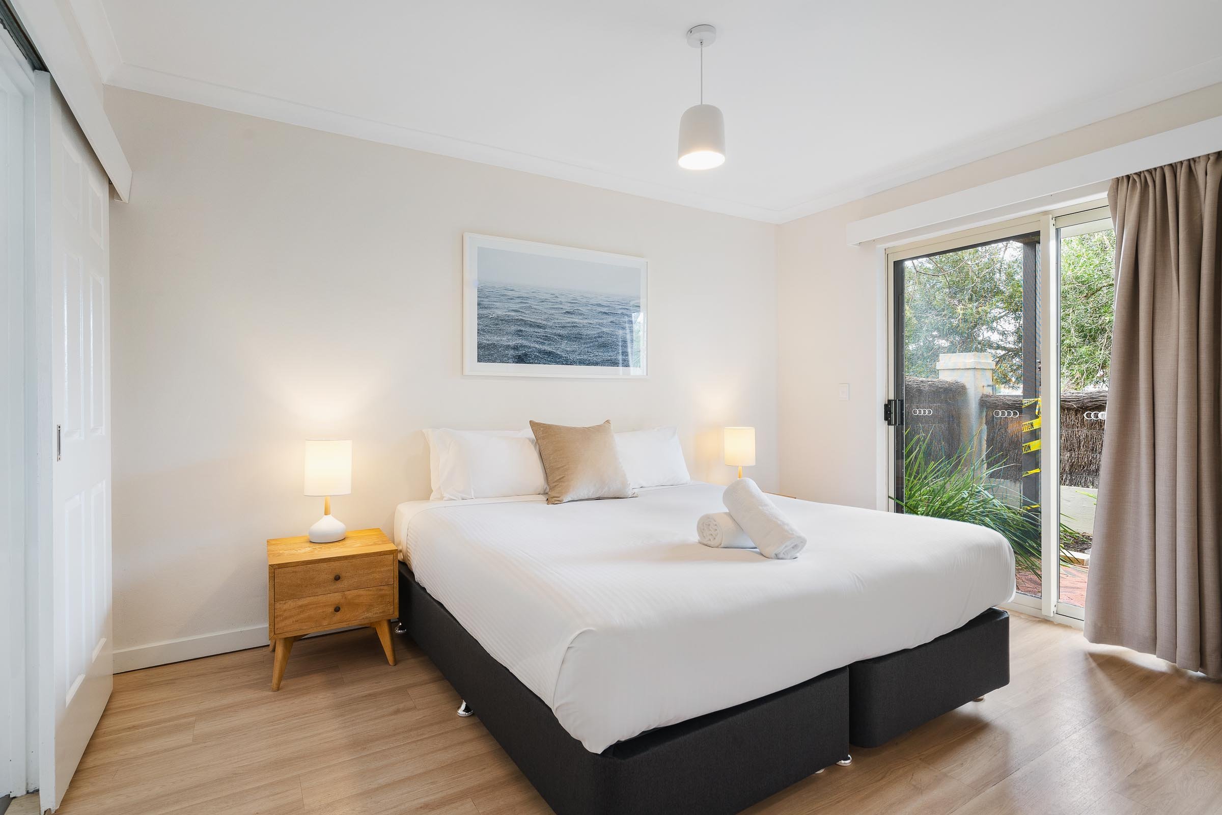 28 A bedroom.jpg