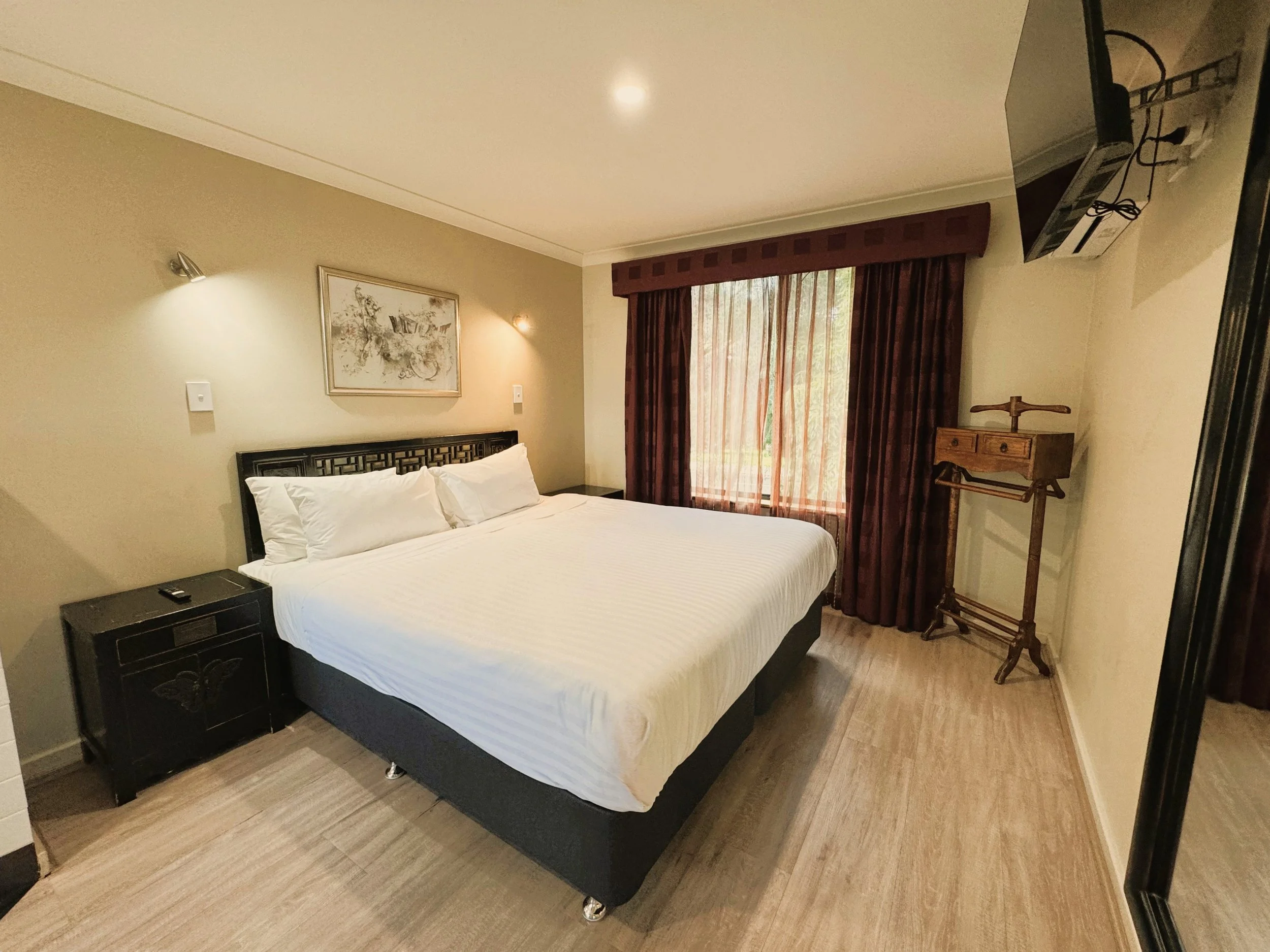 villa 19 C type master bedroom.jpeg