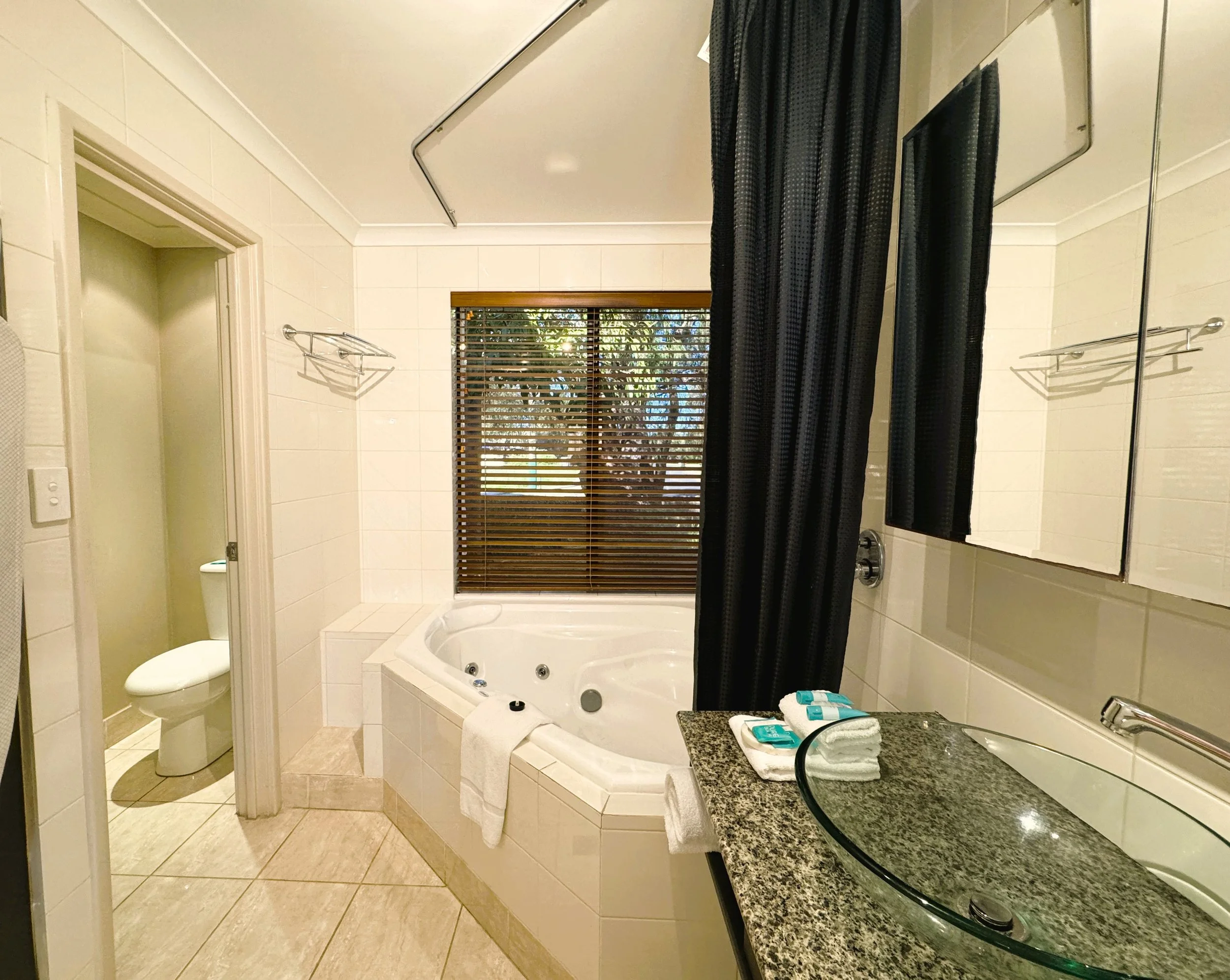 villa 22 A toilet.jpeg