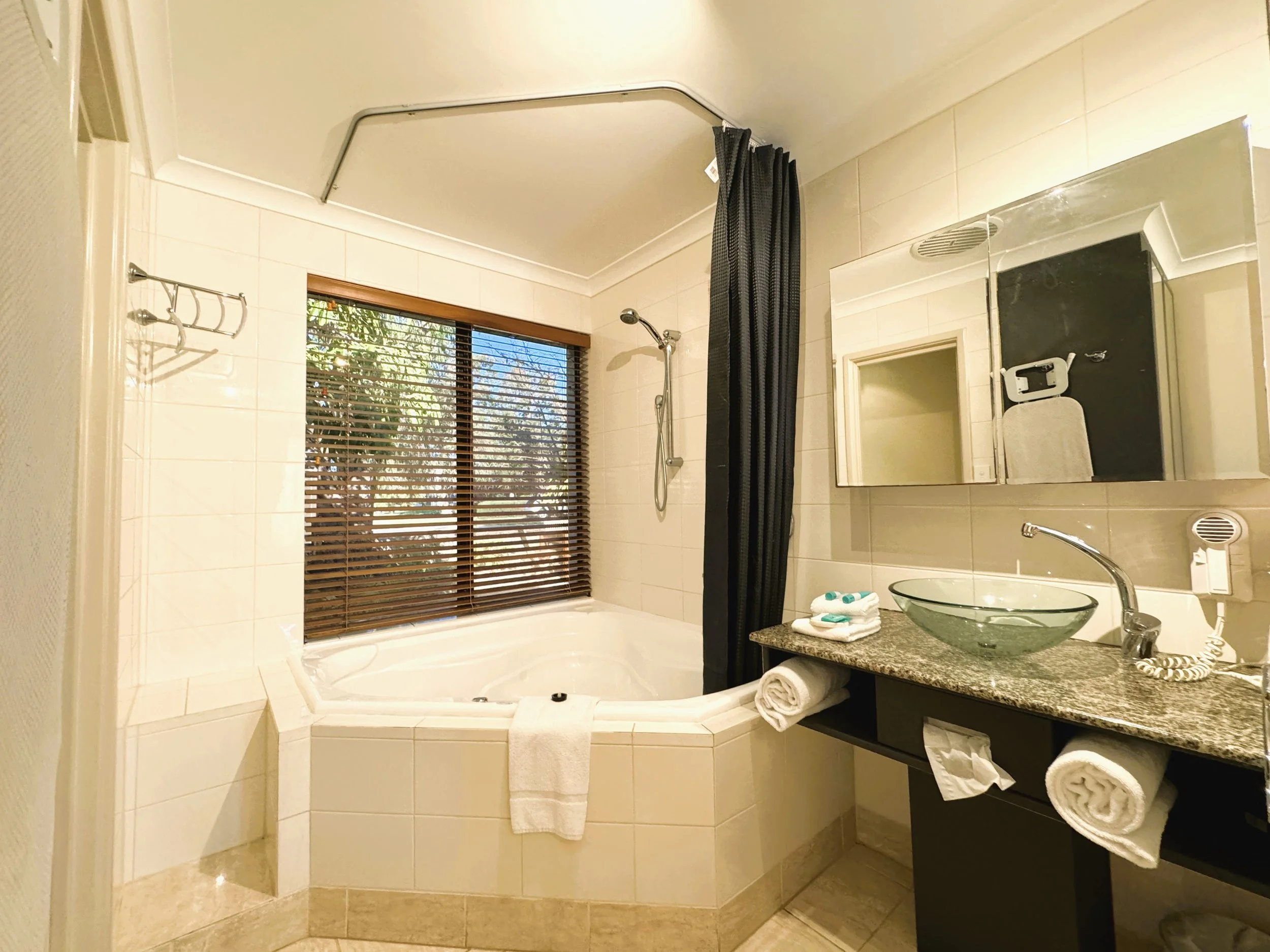villa 22 A bathroom.jpeg
