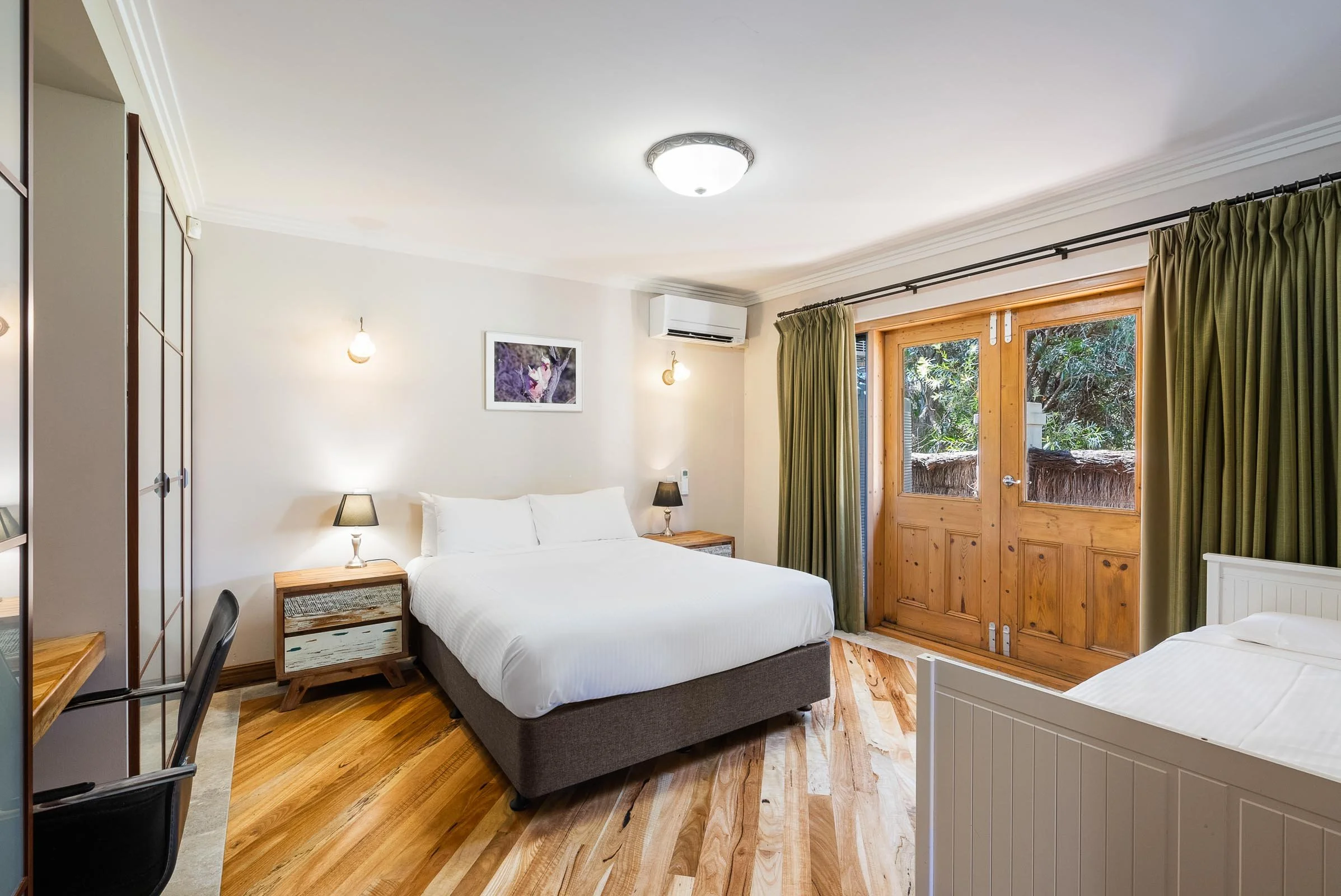 23A bedroom.jpg