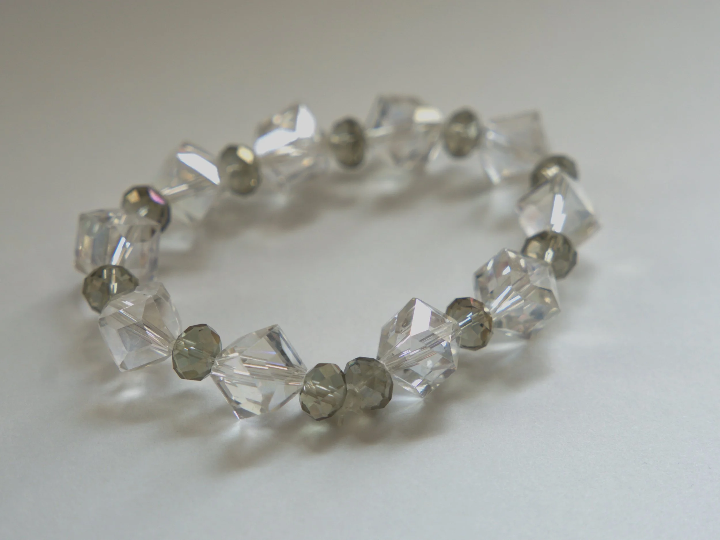 B40 Squar Irr Clear Crystal Grey Silver Crystal 1.jpg