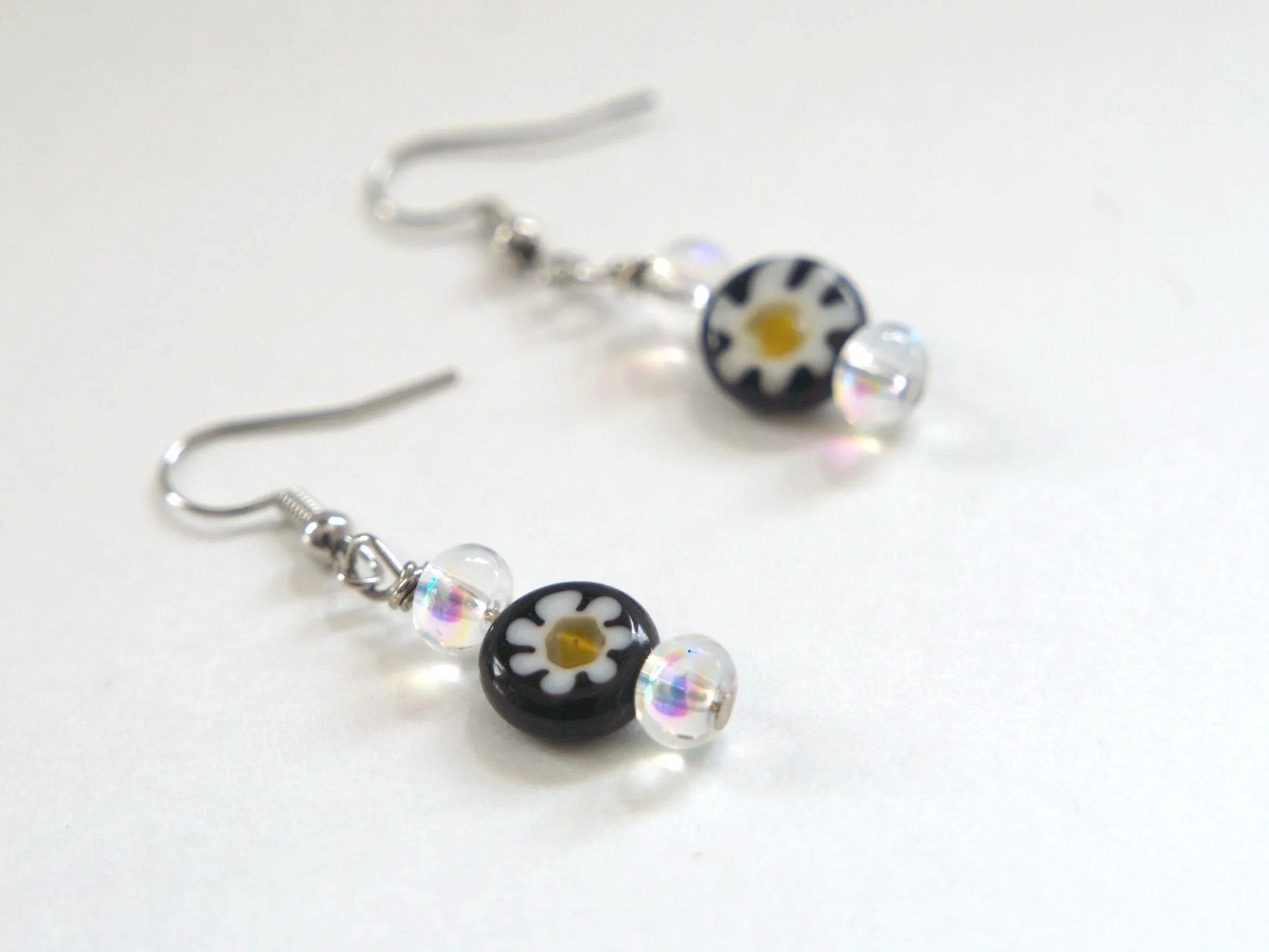 E42+Milli+Black+White+Flower+Yel+Ctr+2.jpg