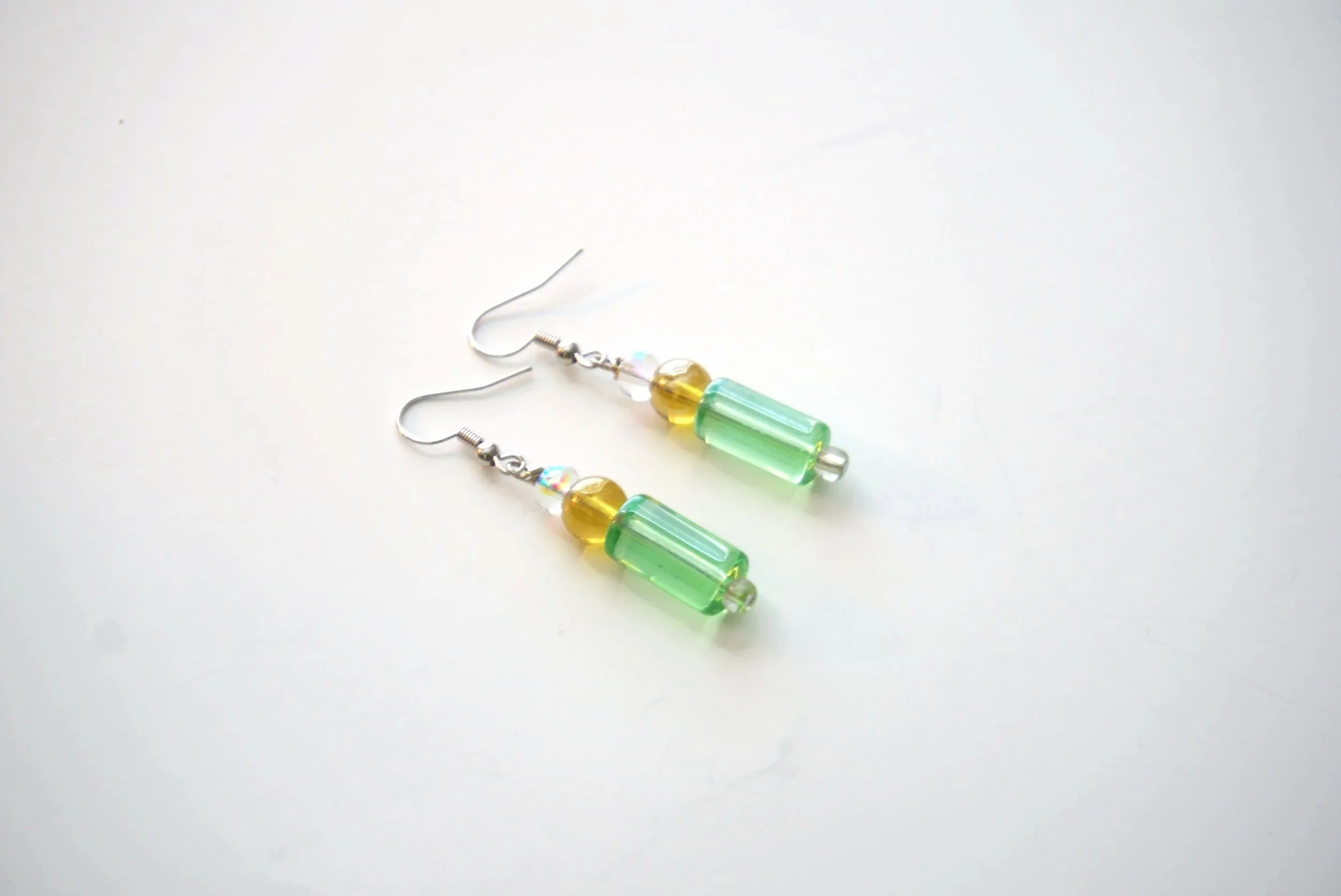 E58+Grn+Yel+Glass+Earrings+2.jpg