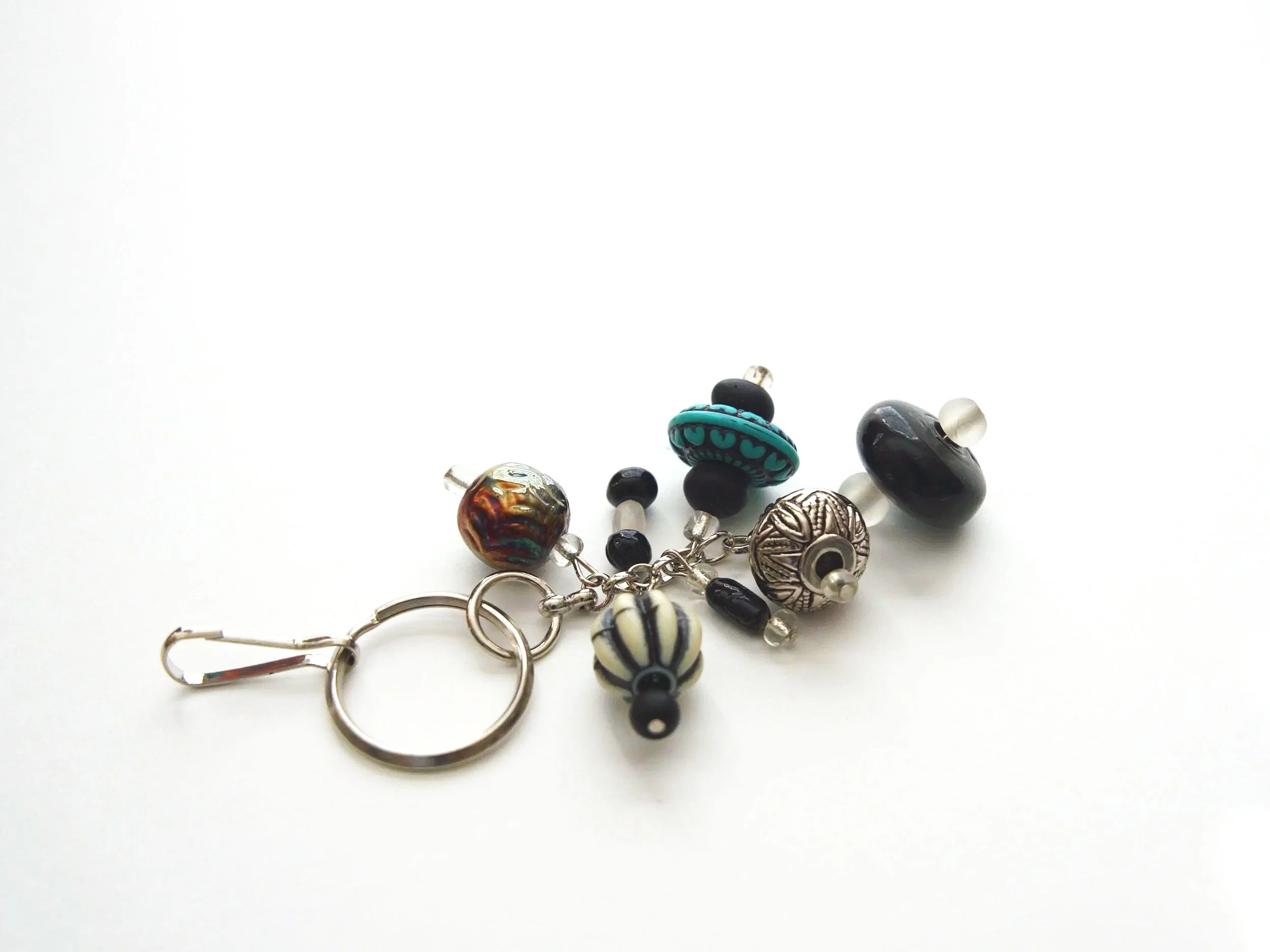 K70+Metallic+Porcelian+Glass+Nylon+Beads+Silver+over+Acrylic+2.jpg
