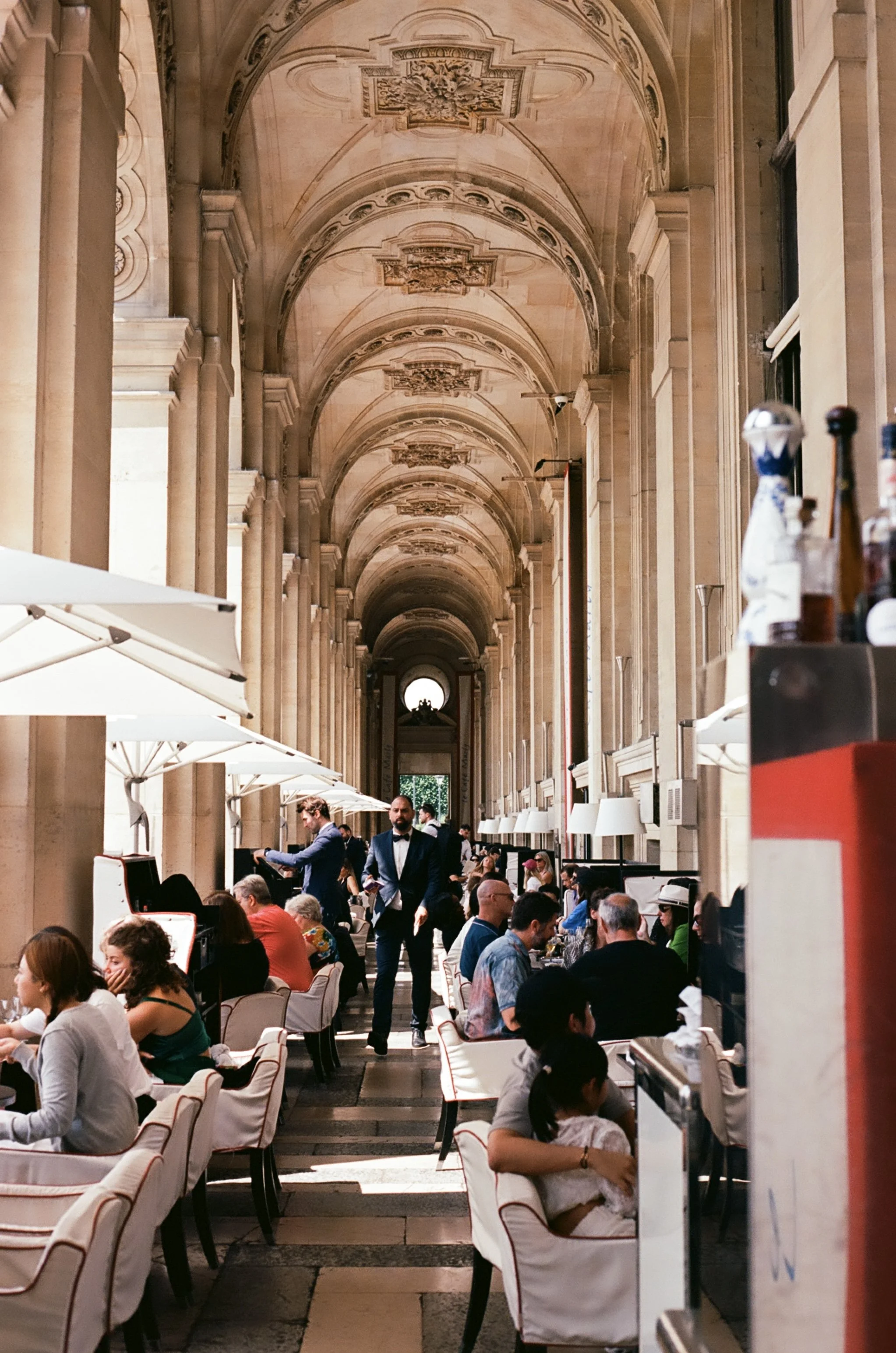 MONA LISA'S FAVORITE PLACE TO EAT