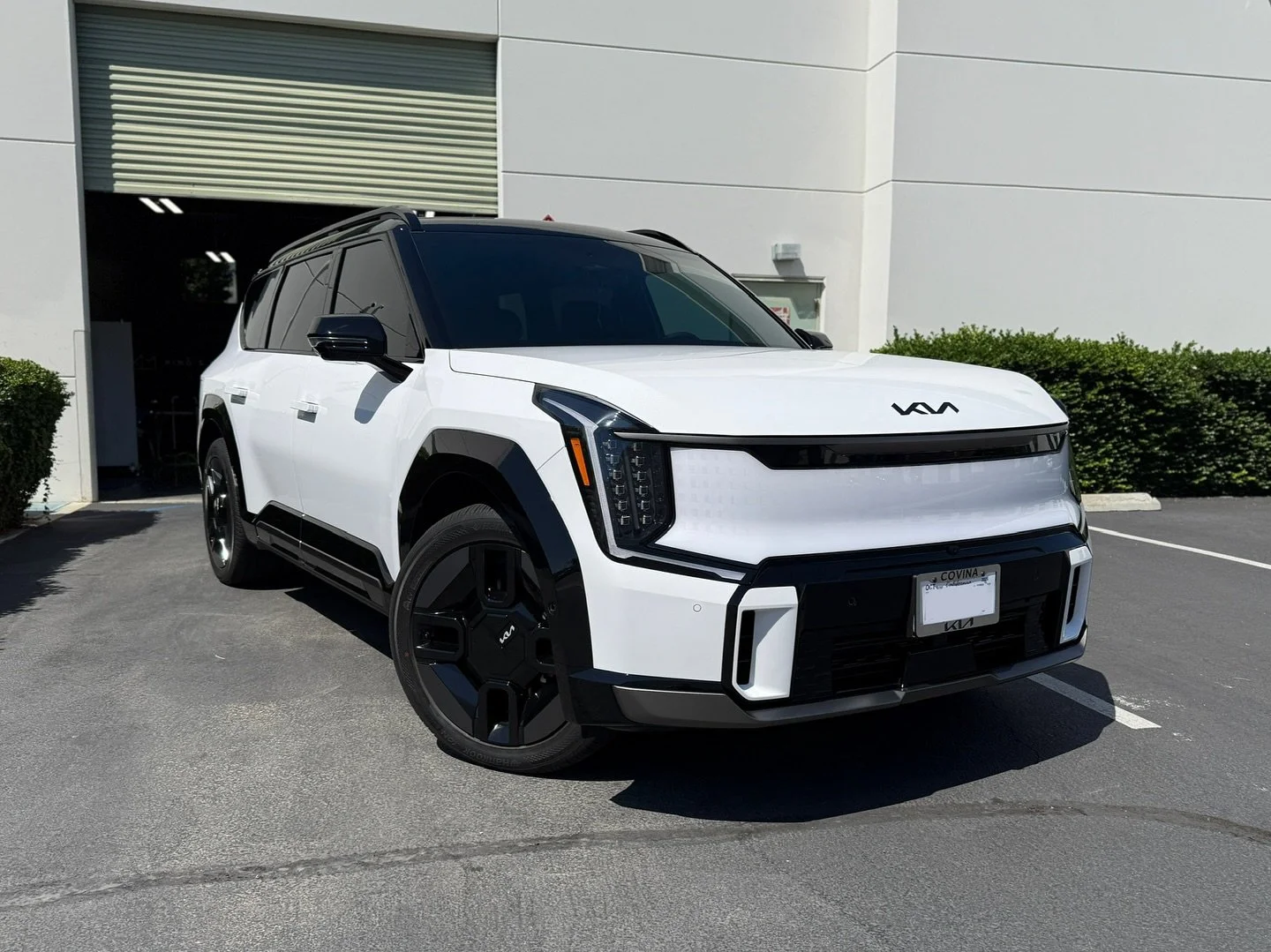 Kia EV9, fully protected.
✔️ @ultrafit_protection Full front PPF - front bumper, hood, fenders, mirrors
✔️ @profection.usa Ceramic tint all around for heat and UV protection
✔️ @ceramicprousa Ceramic coating for lasting gloss and easy maintenance

#k