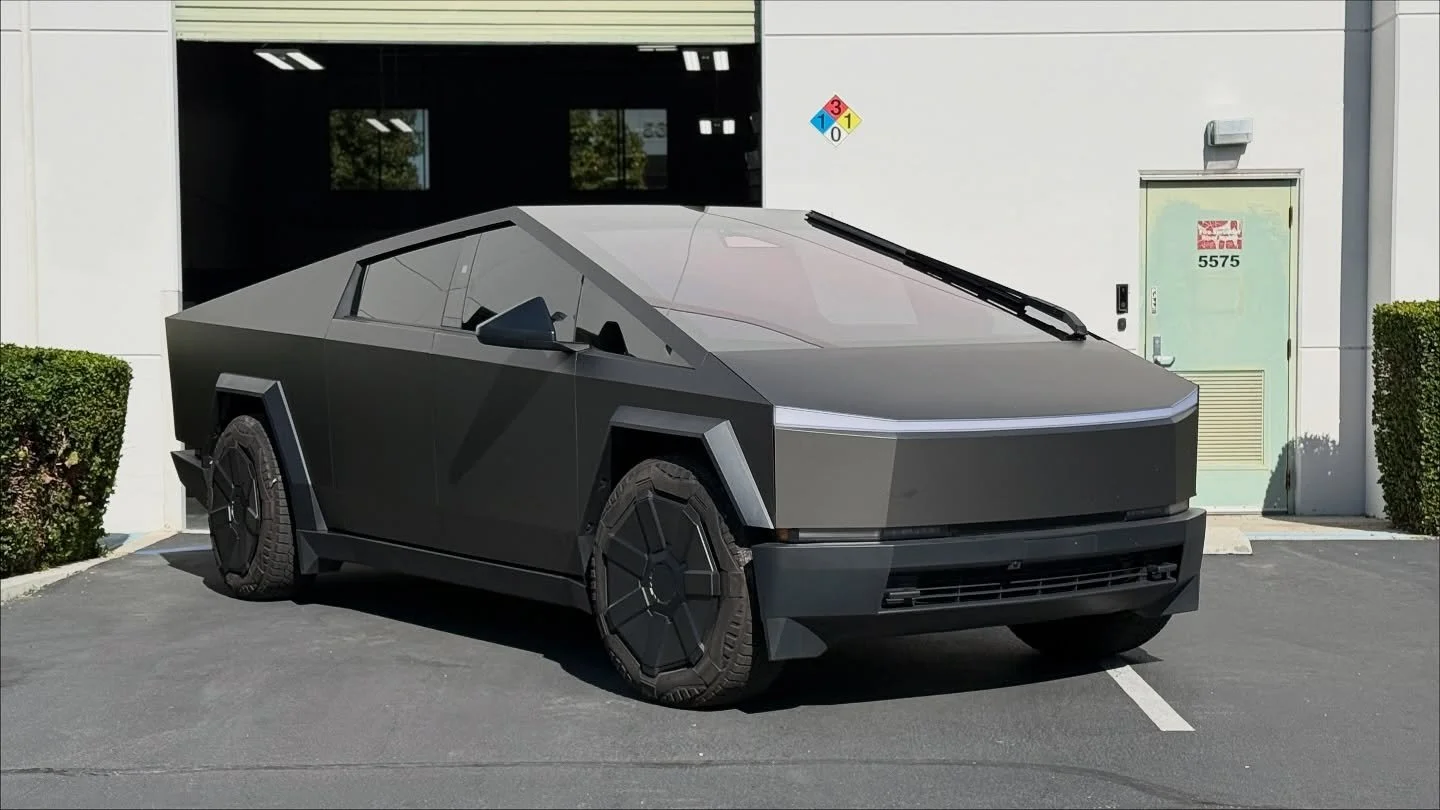 Full windshield in 50% @llumarfilms Ceramic tint for reduced glare, better heat rejection, and UV protection.
The customer had damage on their previous wrap, so we also rewrapped the driver doors, passenger bedside, and tailgate in @3mfilms 2080 Matt