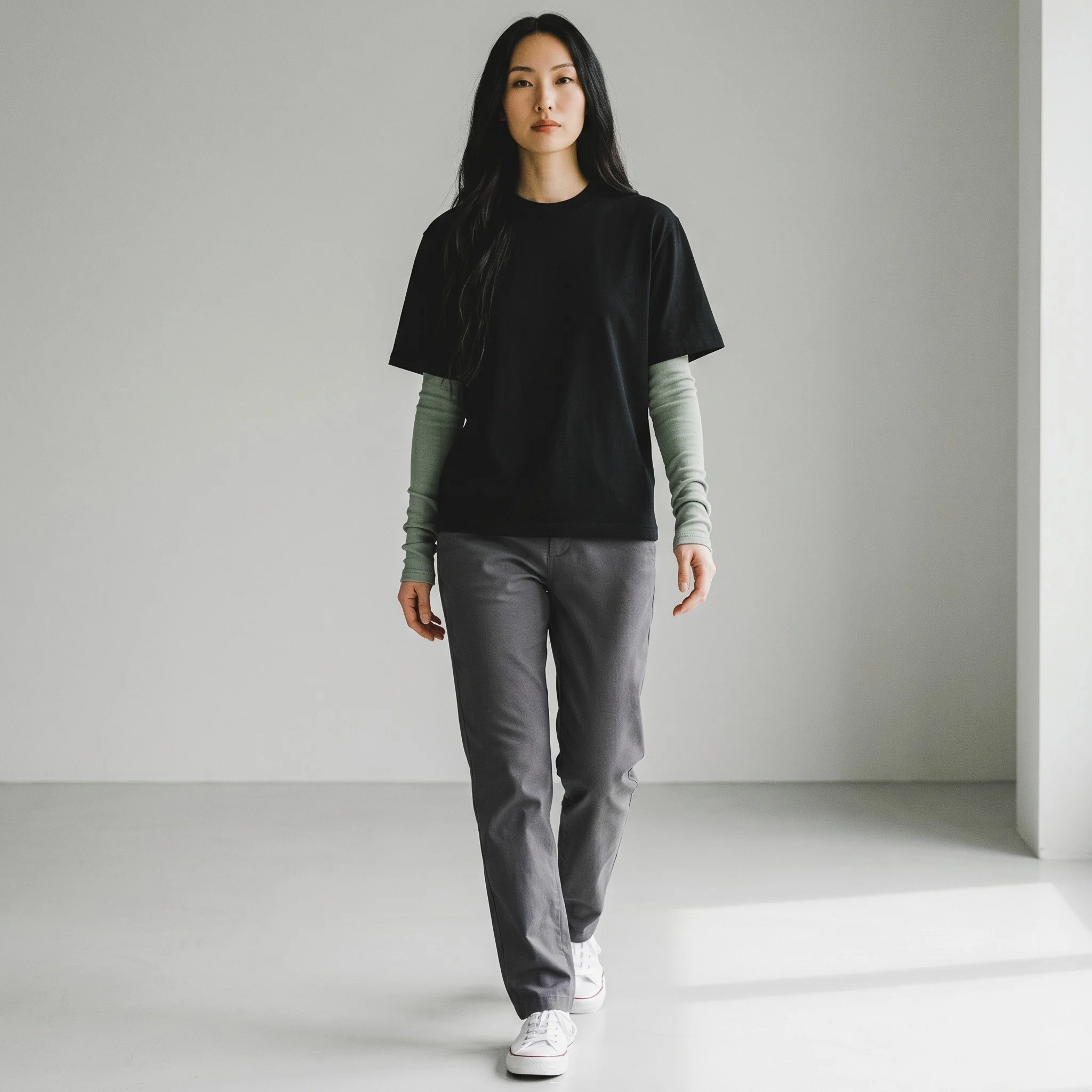 The Essential Arm Sleeves_Light Green (Virtual Model).jpg