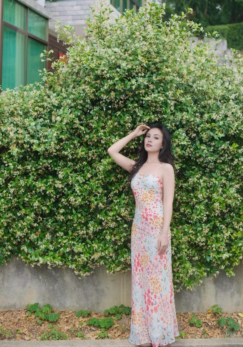 Hana Gown photo_2.png