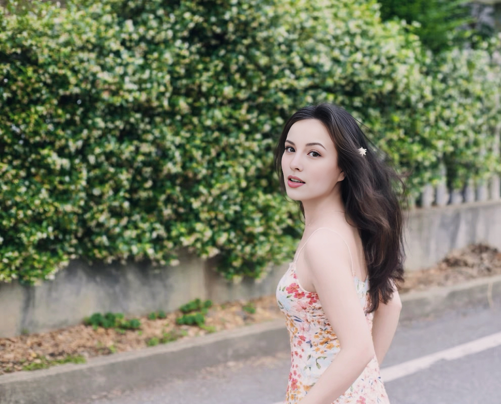 Hana Gown photo_1.png
