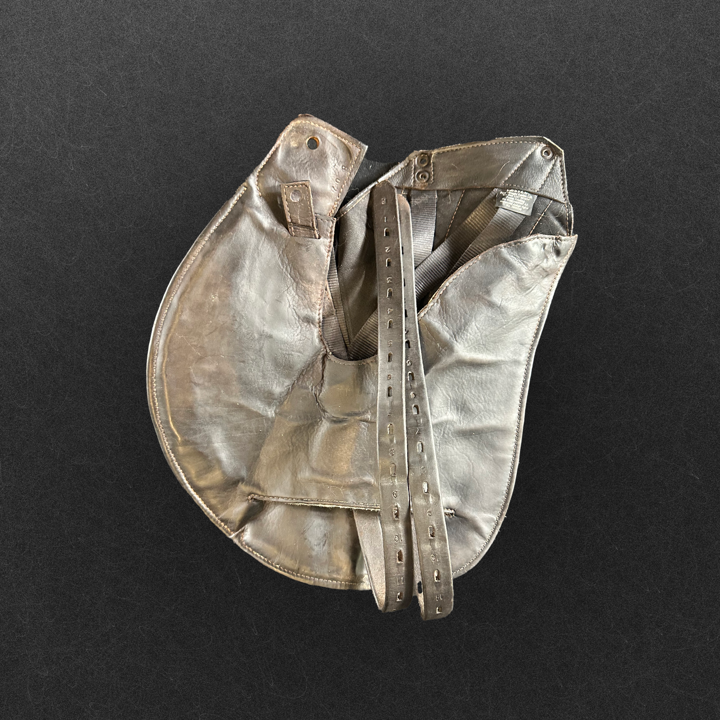 F38_Rightside girthstraps.png
