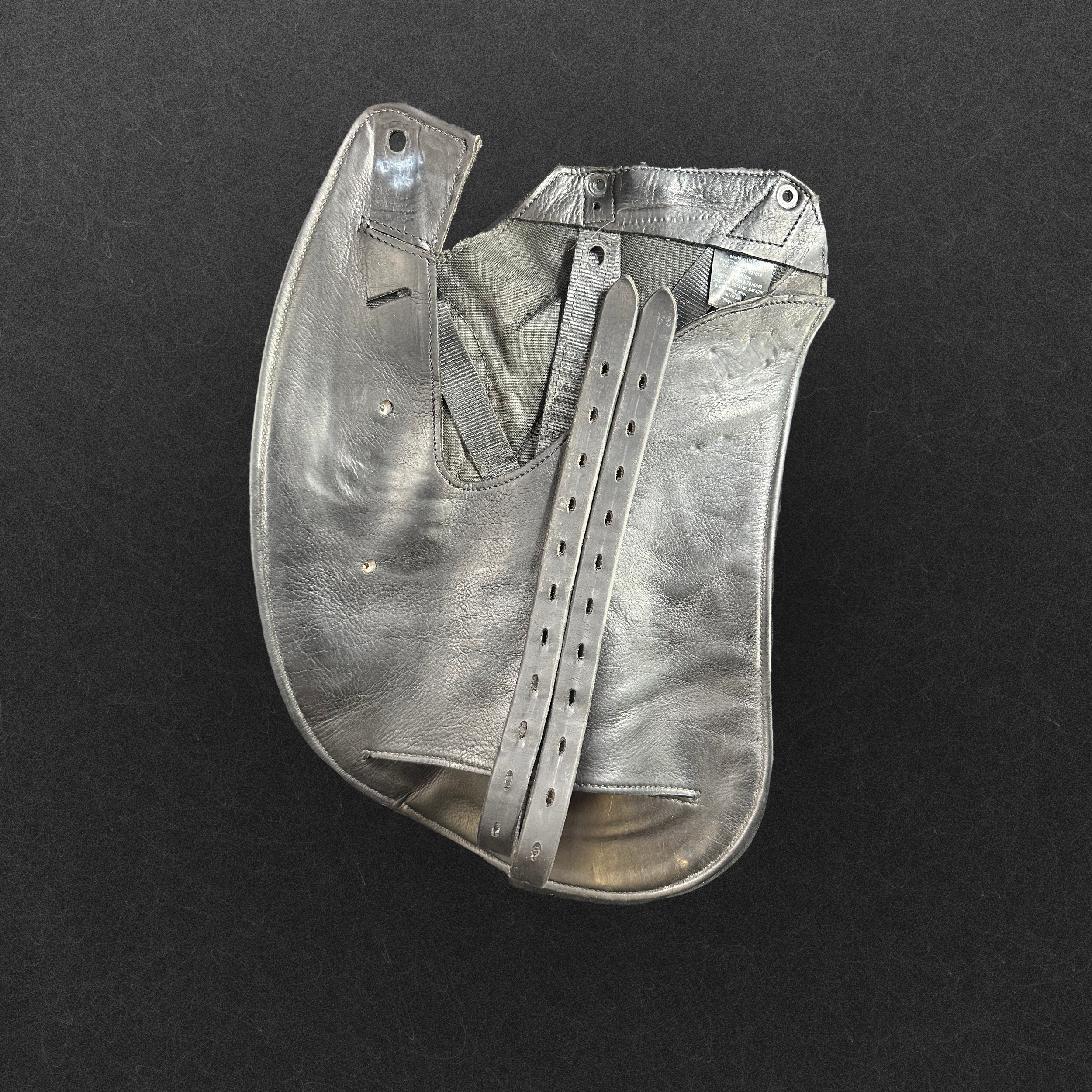 F39_Right girthstraps.png