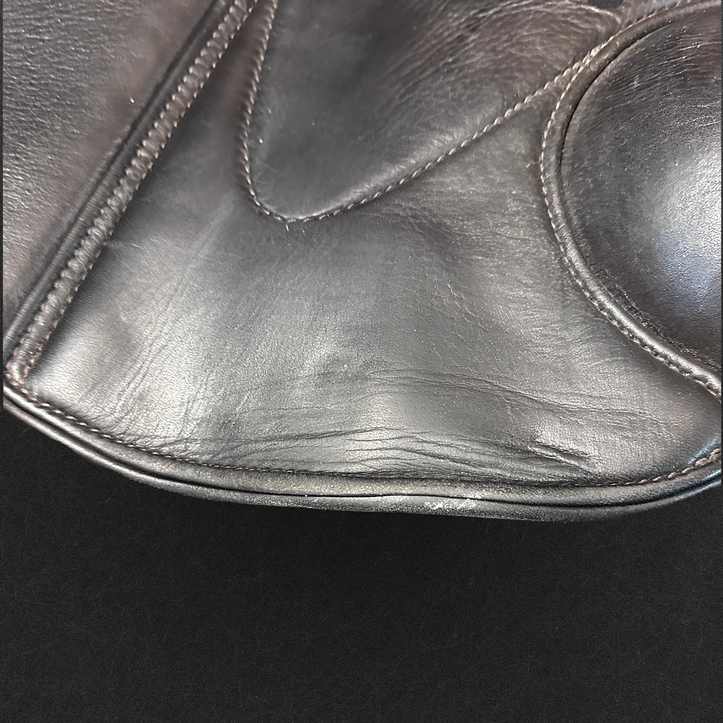 F23_leftside wear.png