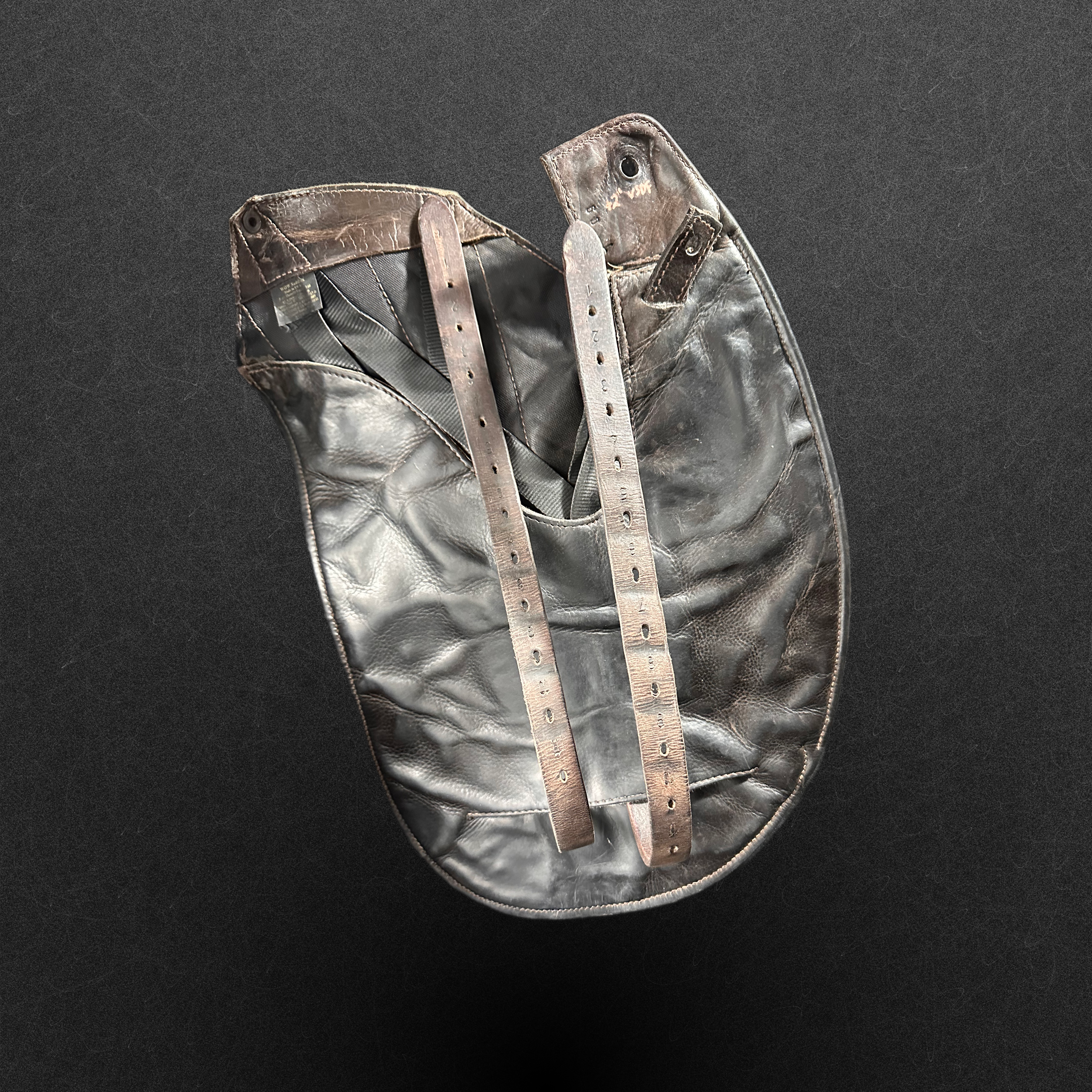 F06_LeftsideGirthstraps.png