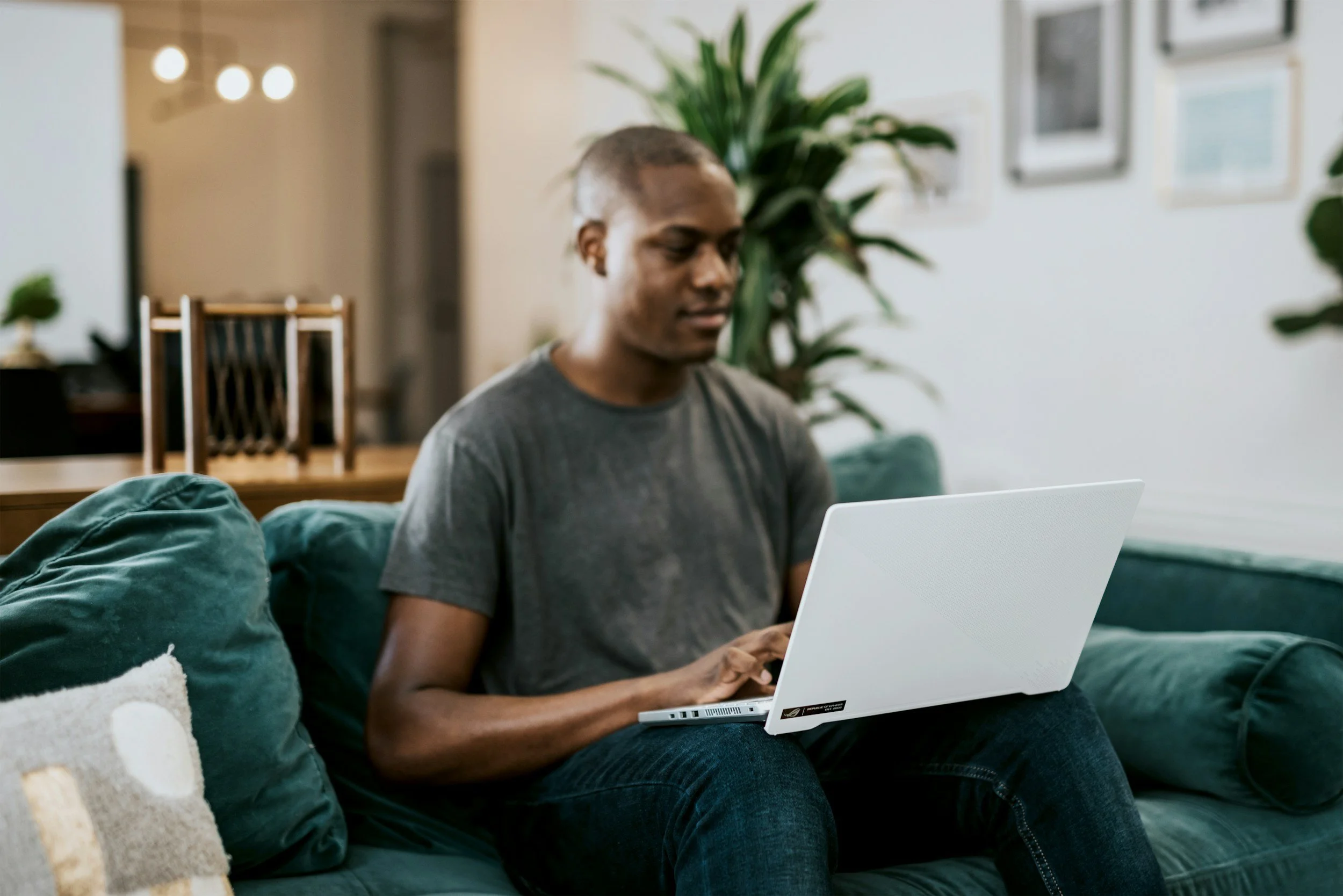 man on laptop. Sex therapy scottsdale -sex therapy for men scottsdale, az - erectile dysfunction therapist scottsdale, az - individual sex therapy scottsdale - fountain hills - pinnacle peak - paradise valley - old town - arizona