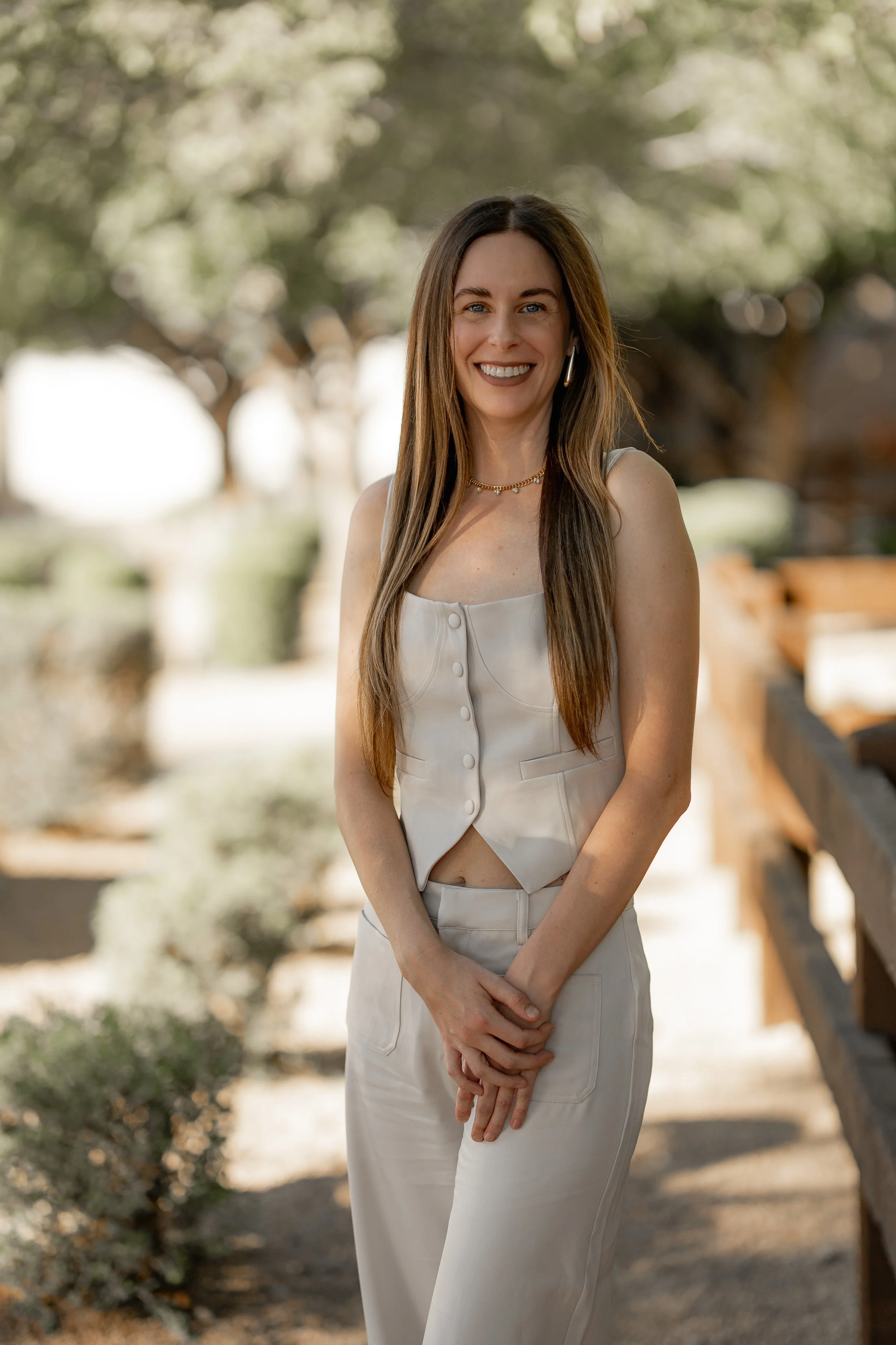 Girl stands outside. Sex Therapy in Scottsdale, AZ - sex therapist - online sex therapy - emdr sex therapy - 85253 - 85262 - 85225 - old town - north scottsdale - pinnacle peak