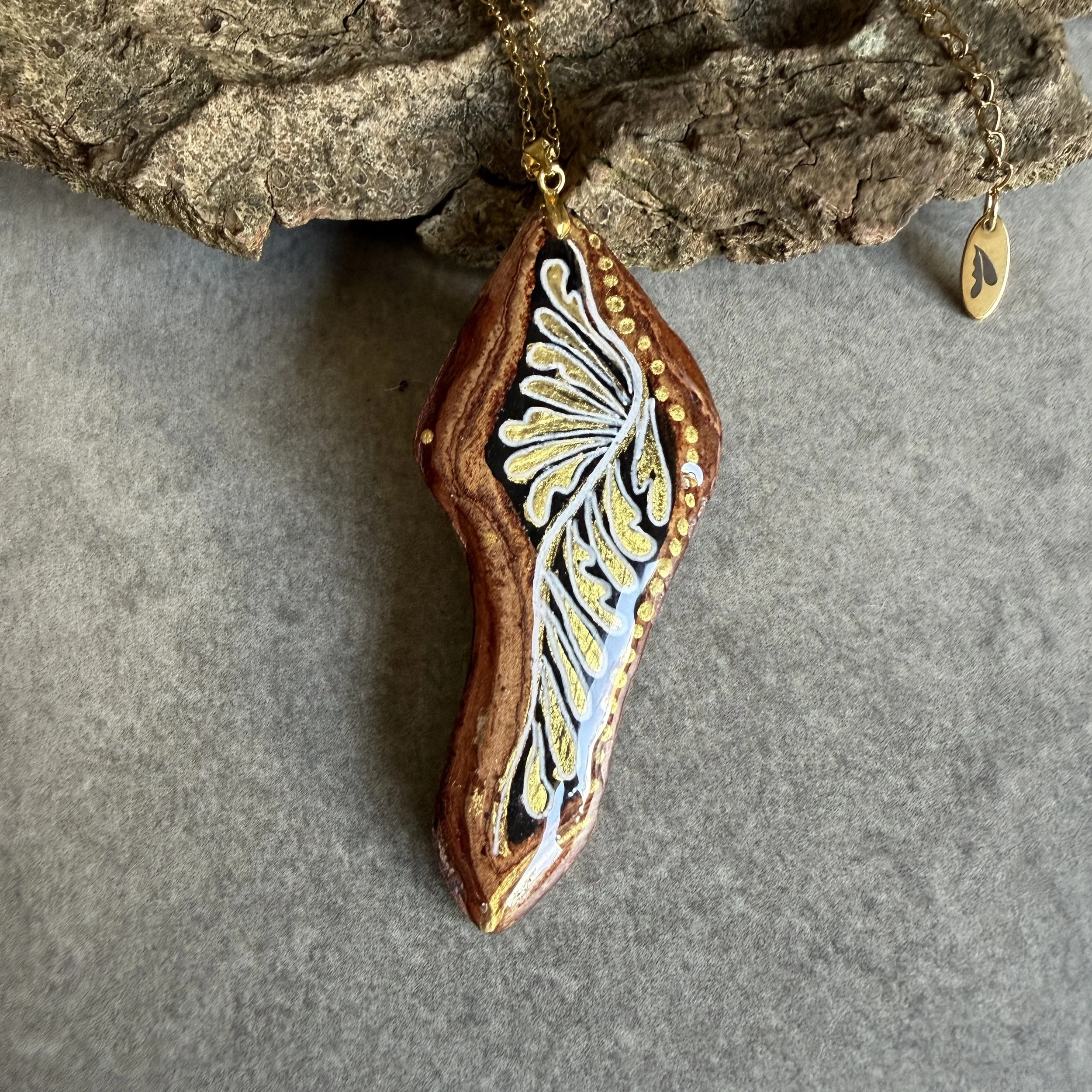 'Fibratus' · Bark pendant