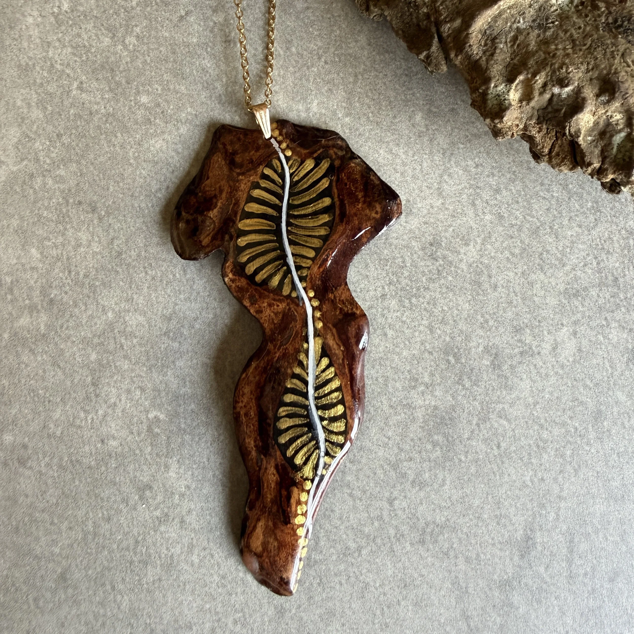 'Radiatus' · Bark pendant