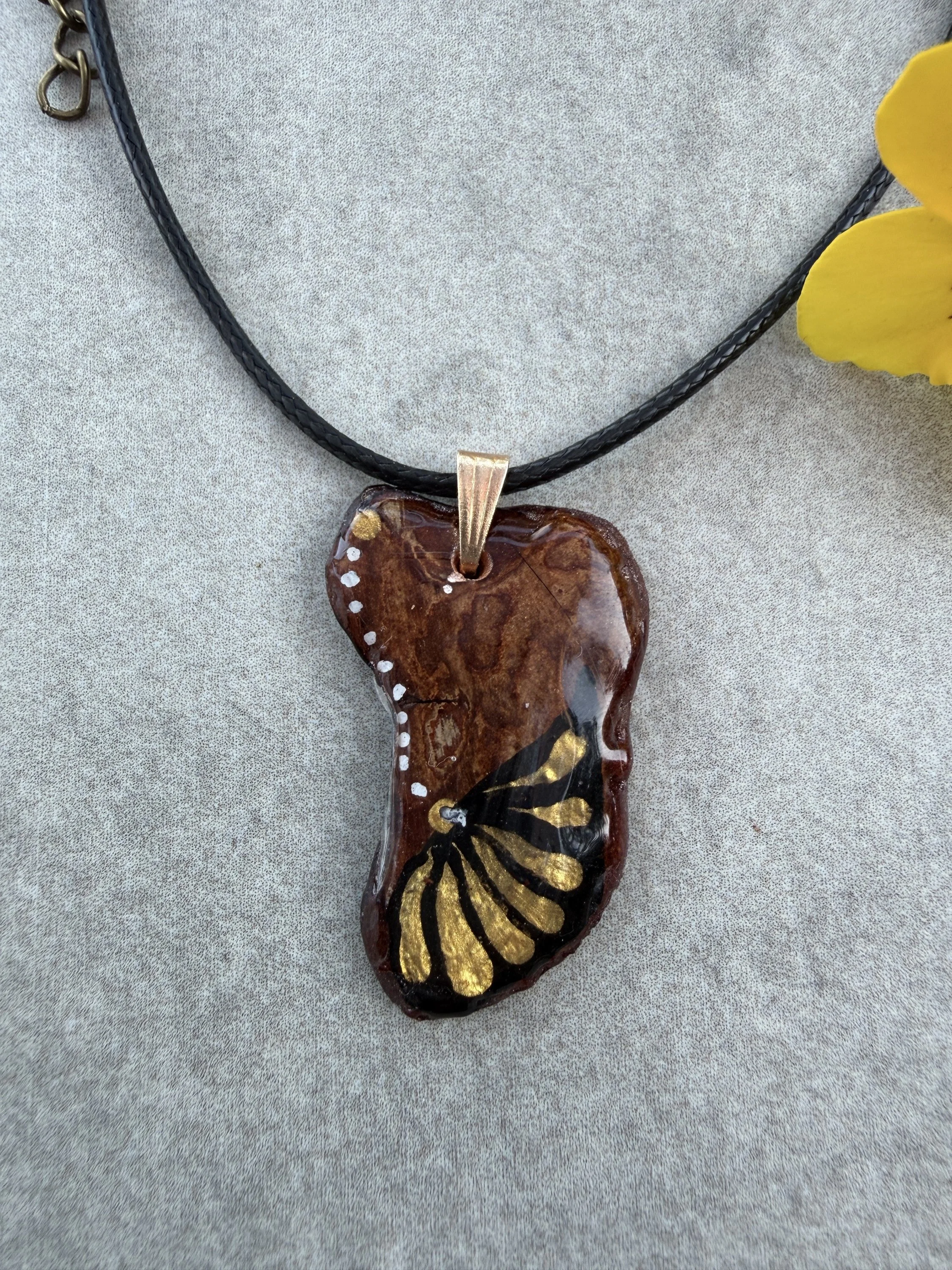 'Ren' · Bark pendant