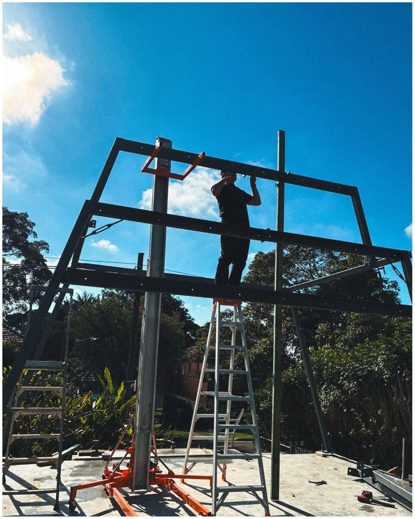 Portal frames are going up at Balgowlah. It's been a huge privilege having fabricator Ray on this one, he has the kind of old school trade knowledge, experience and care that's quietly disappearing from the industry. We don't let an opportunity like 