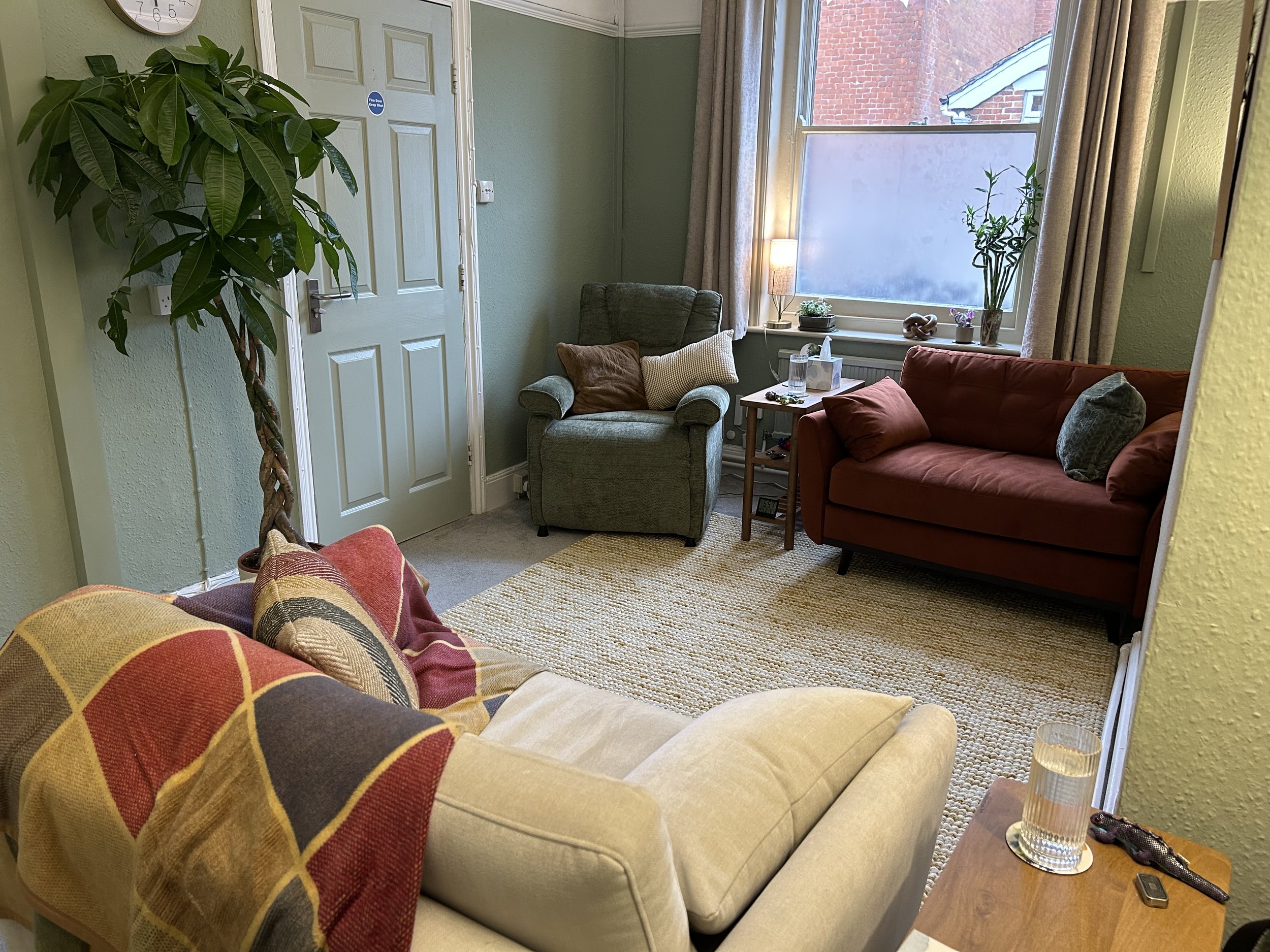 Therapy room in Salisbury and counselling online. Supportive space for EMDR, counselling and therapy.