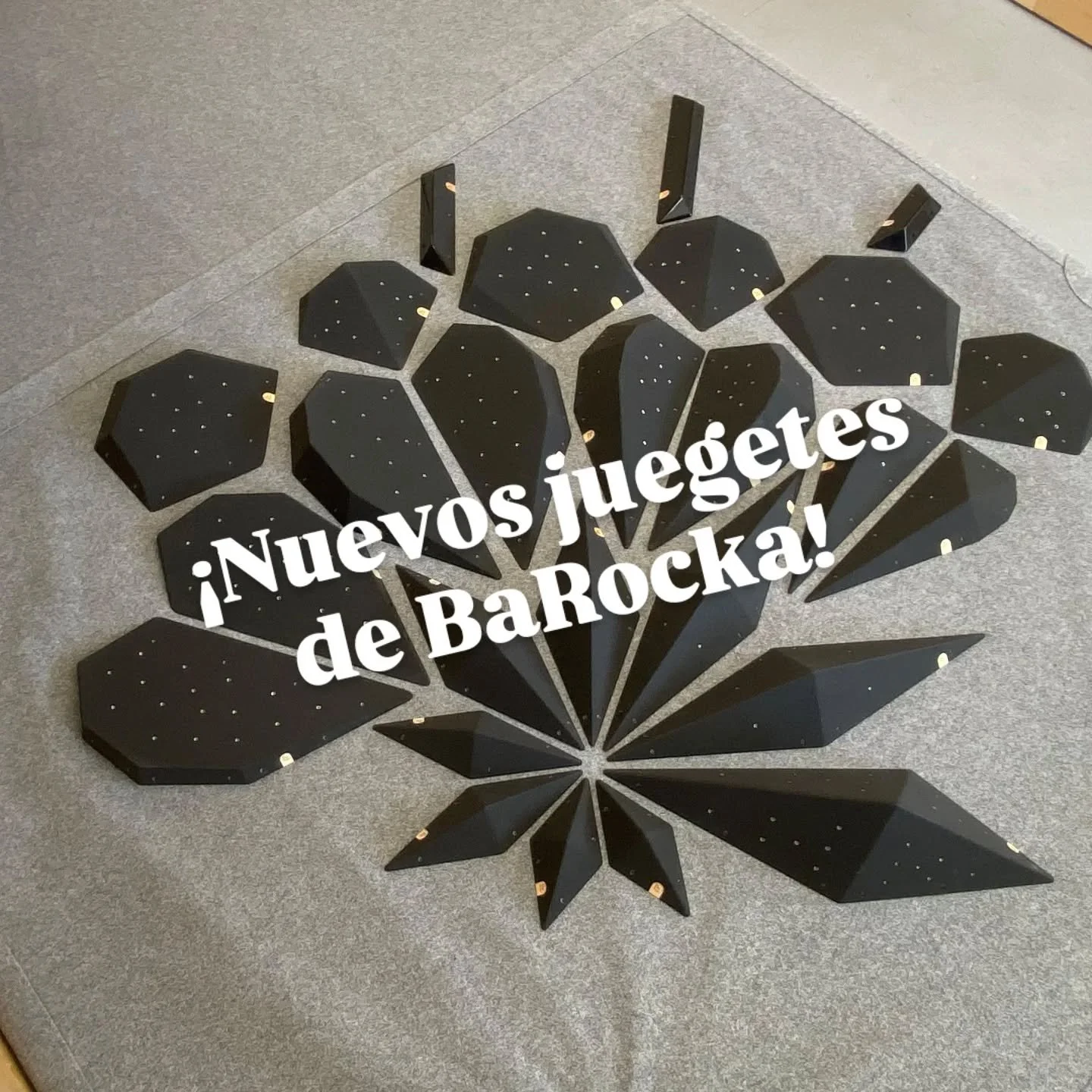 &iexcl;Hoy hemos recibido 26 preciosos vol&uacute;menes nuevos de BaRocka!

Today we received 26 beautiful new volumes from BaRocka!

#nycelche #nyclimbing #newyorkclimbing #elche #elcheclimbing #escaladaelche #elchedeportes #bouldering #boulderingli